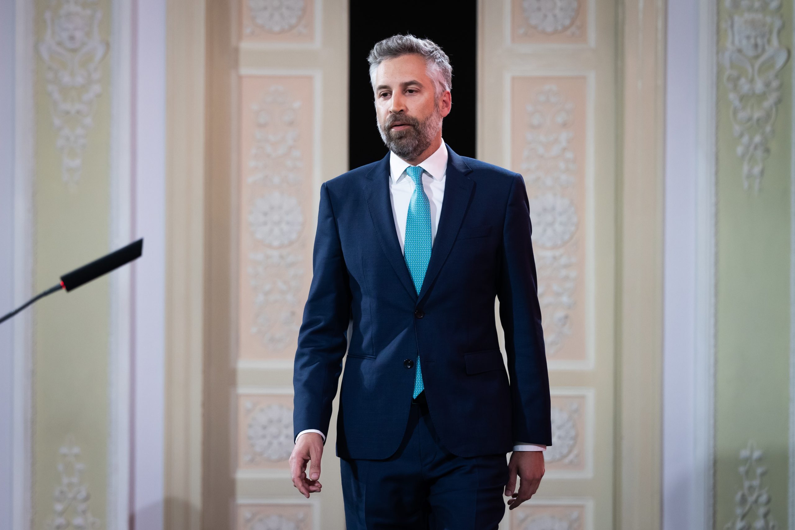 Pedro Nuno avisa que PS não está na oposição a “fazer figura de corpo presente”