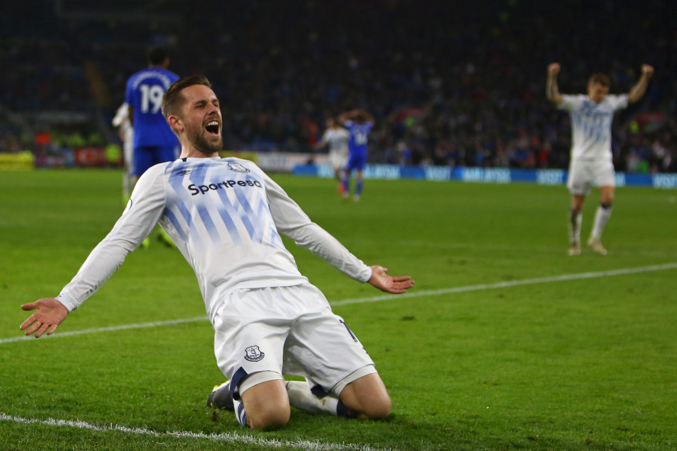 Everton volta aos triunfos em Cardiff, Wolverhampton perde com último