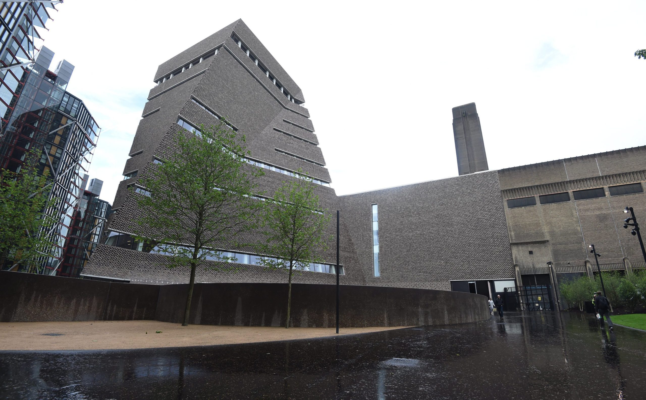 Helena Almeida é artista em destaque na Tate Modern durante um ano