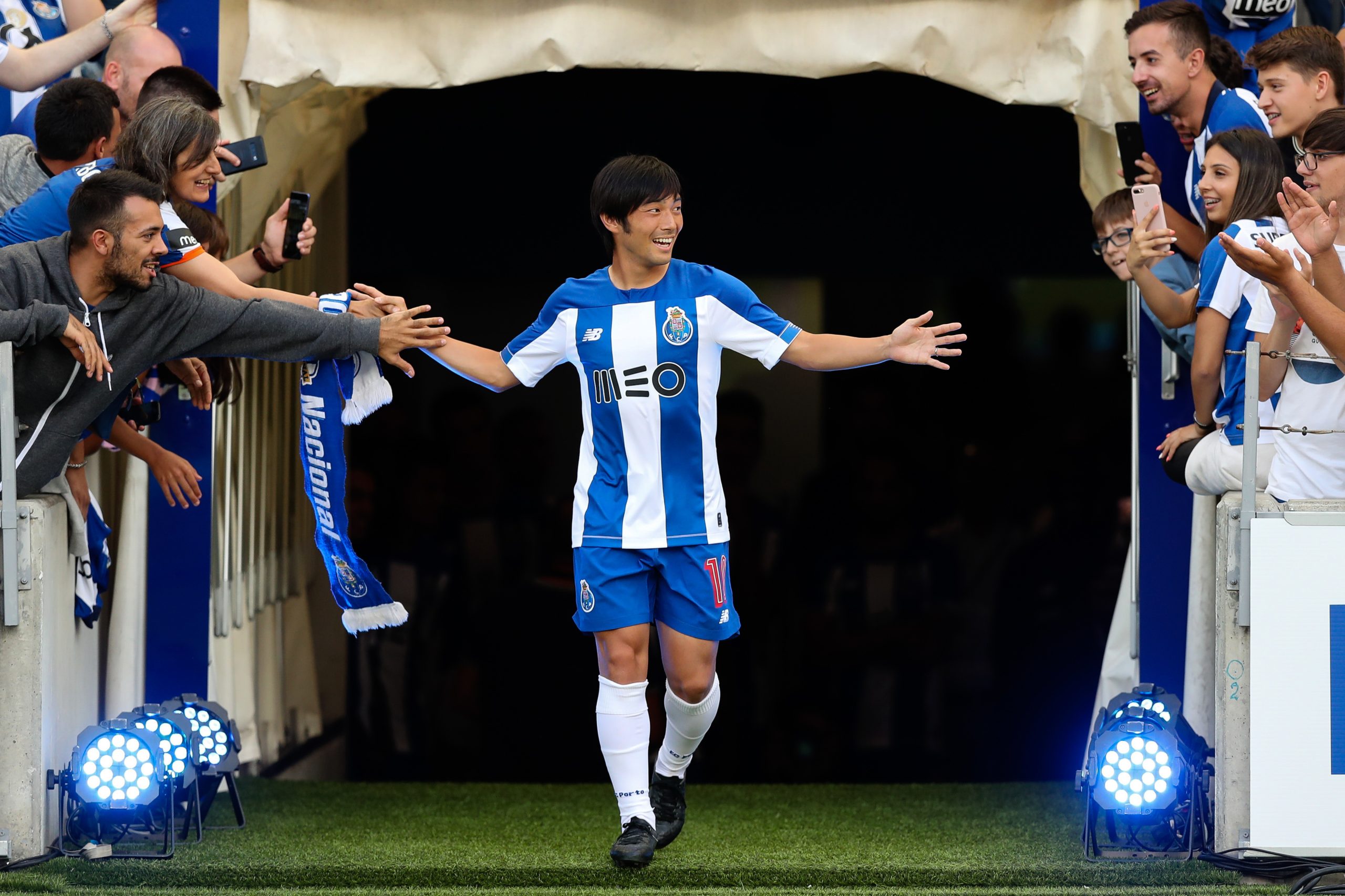 Nakajima e Zé Luís continuam ausentes do treino do FC Porto