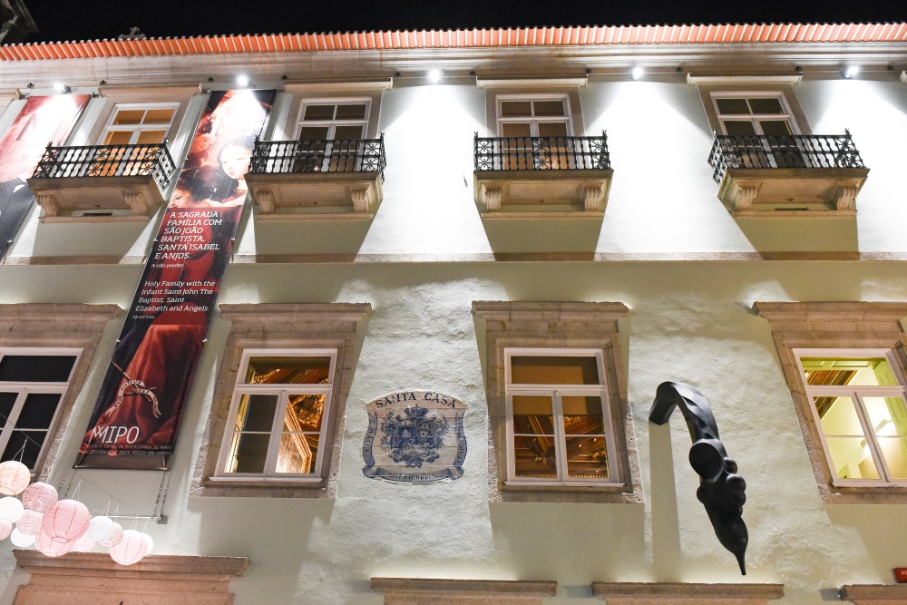 Museu da Misericórdia do Porto celebra Natal com árvore-instalação inspirada na Serra da Estrela e nos tapetes de Arraiolos