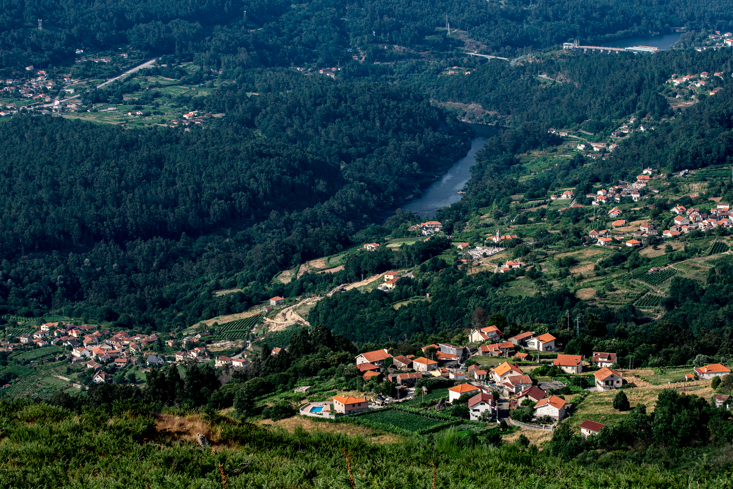 Aqui avista-se o ponto nº1 de Portugal. Até lá, vai ser sempre a subir e depois sempre a descer, mas o que importa mesmo é o caminho