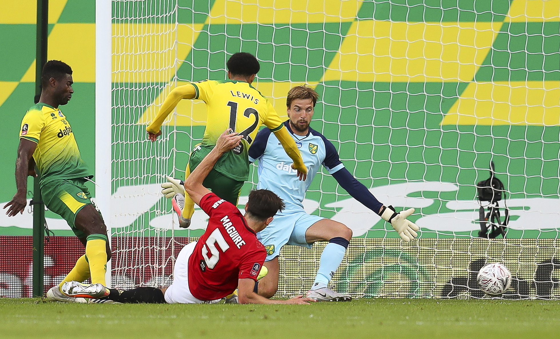 Taça de Inglaterra. Manchester United vence Norwich no prolongamento e garante ‘meias’