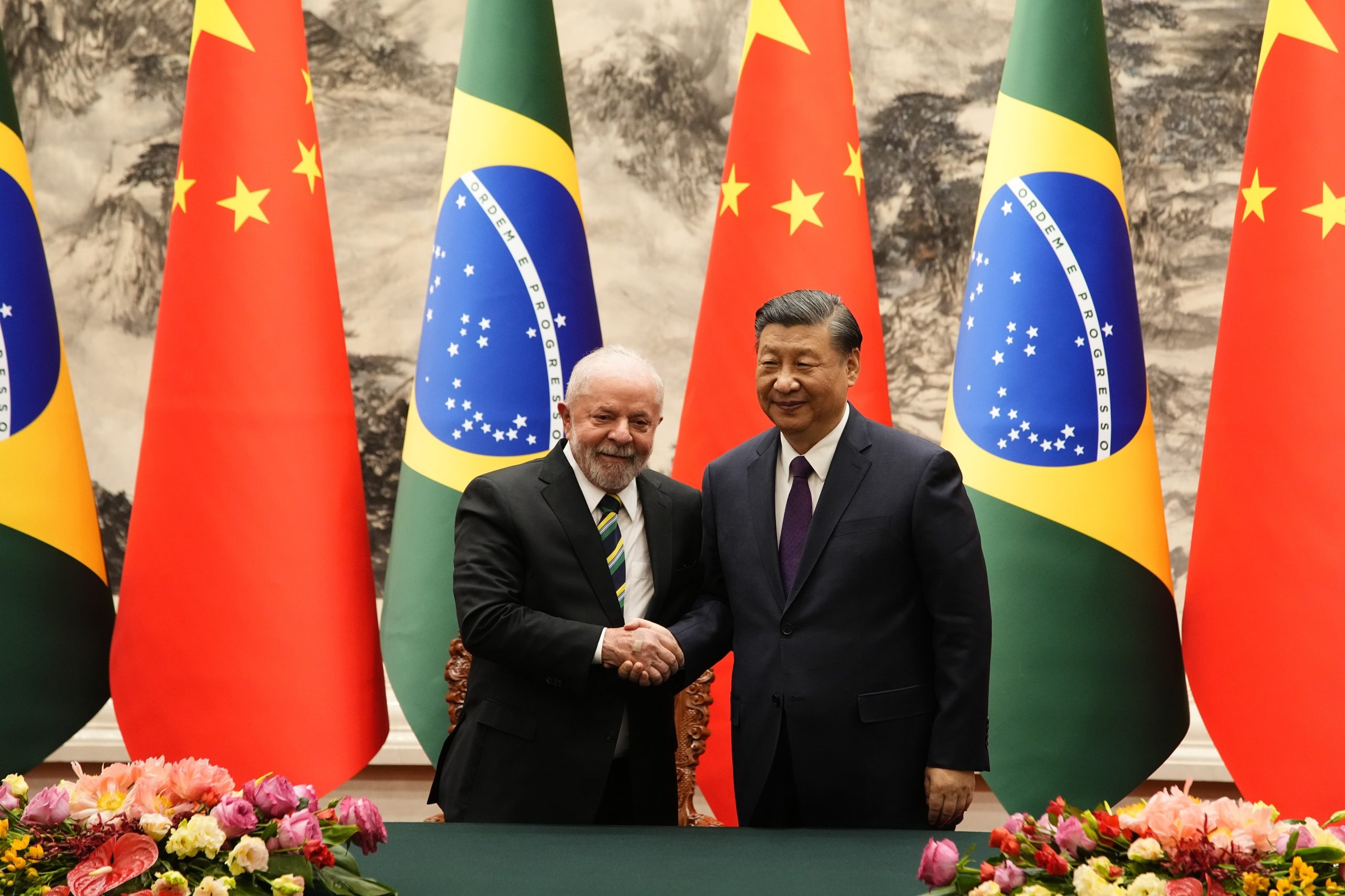 Brasil e China defendem que diálogo e negociação são “única solução viável”