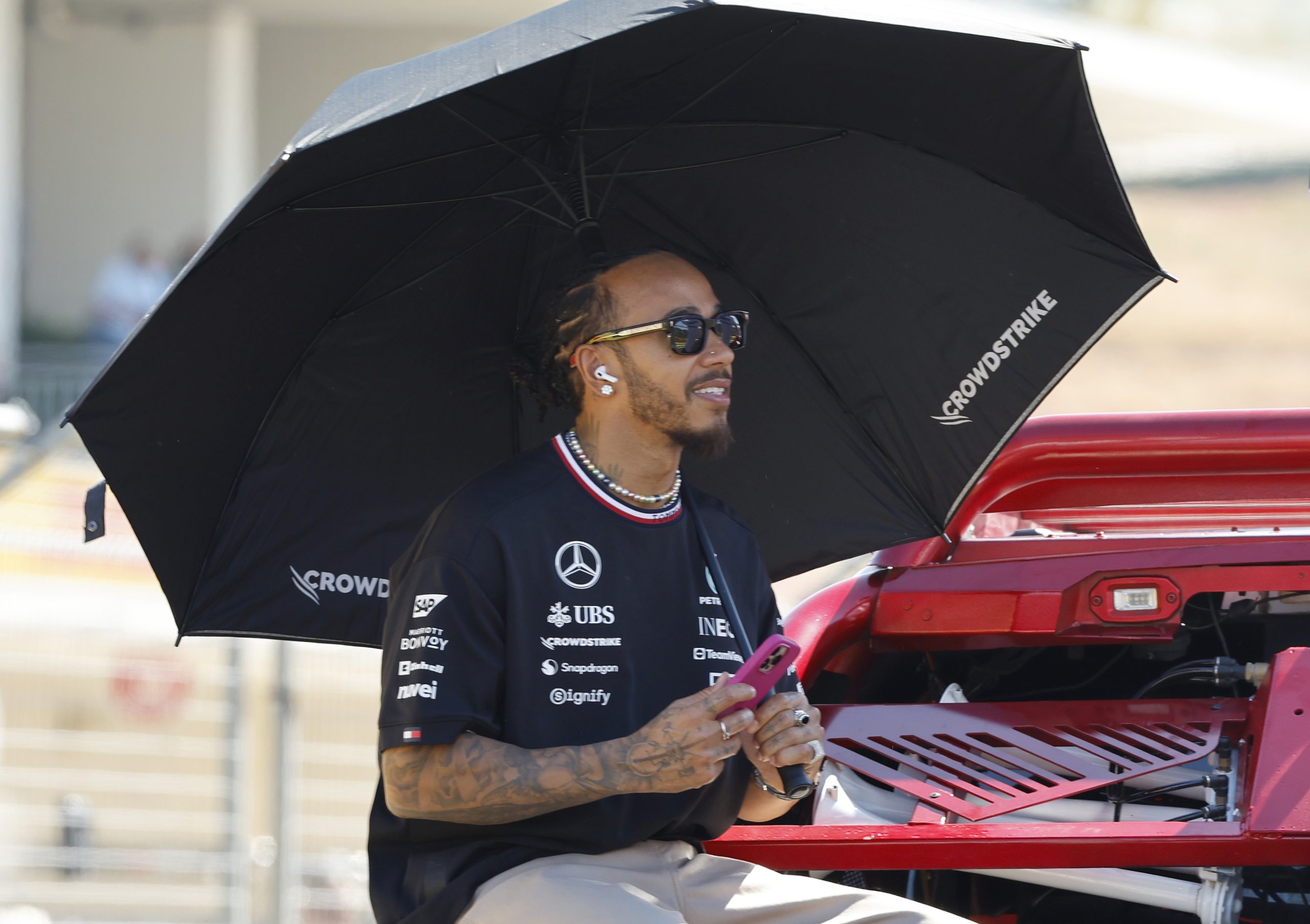 Lewis Hamilton vai pilotar McLaren de Ayrton Senna em homenagem ao brasileiro