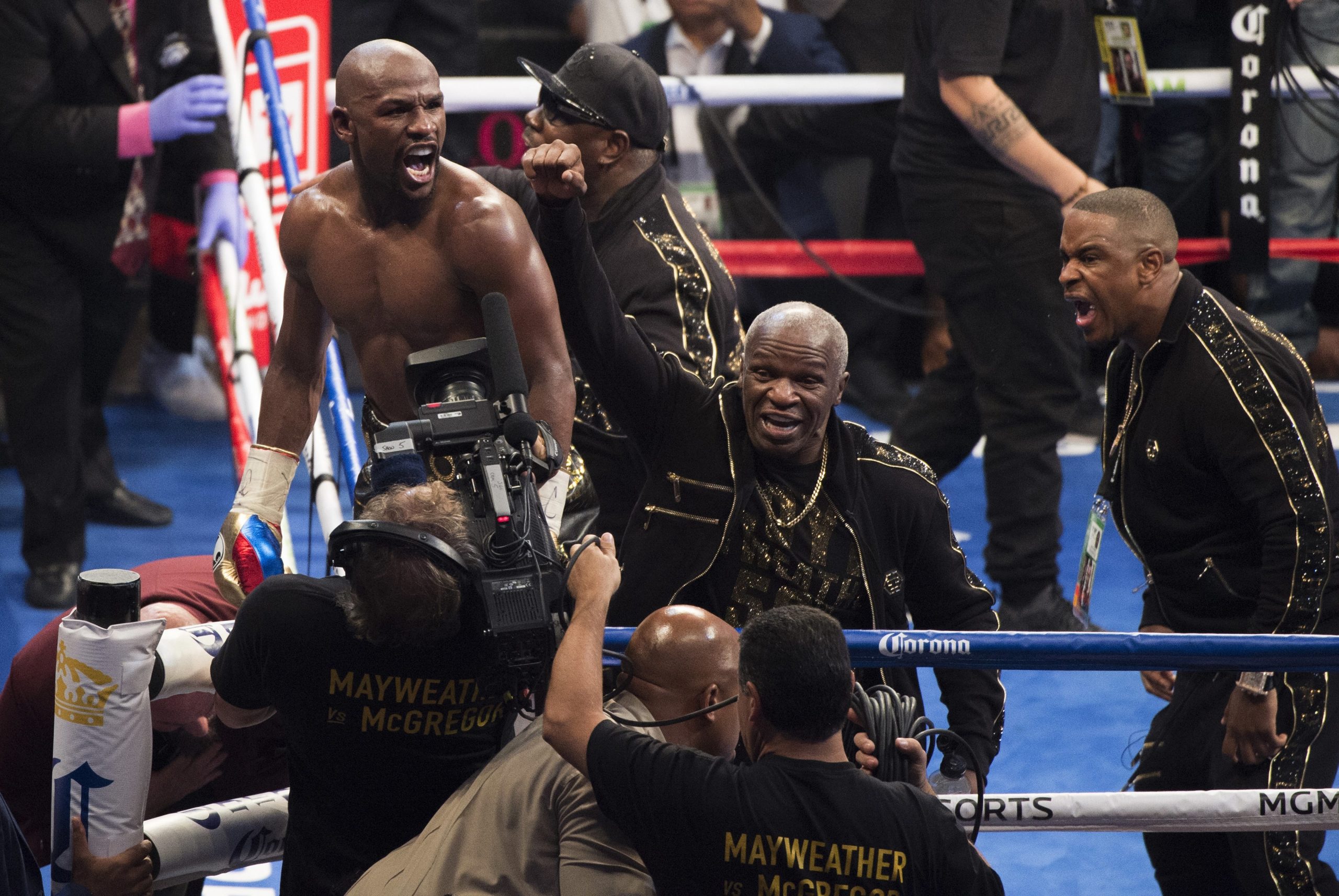 Floyd Mayweather vai voltar a lutar. Em que moldes, é que não sabe