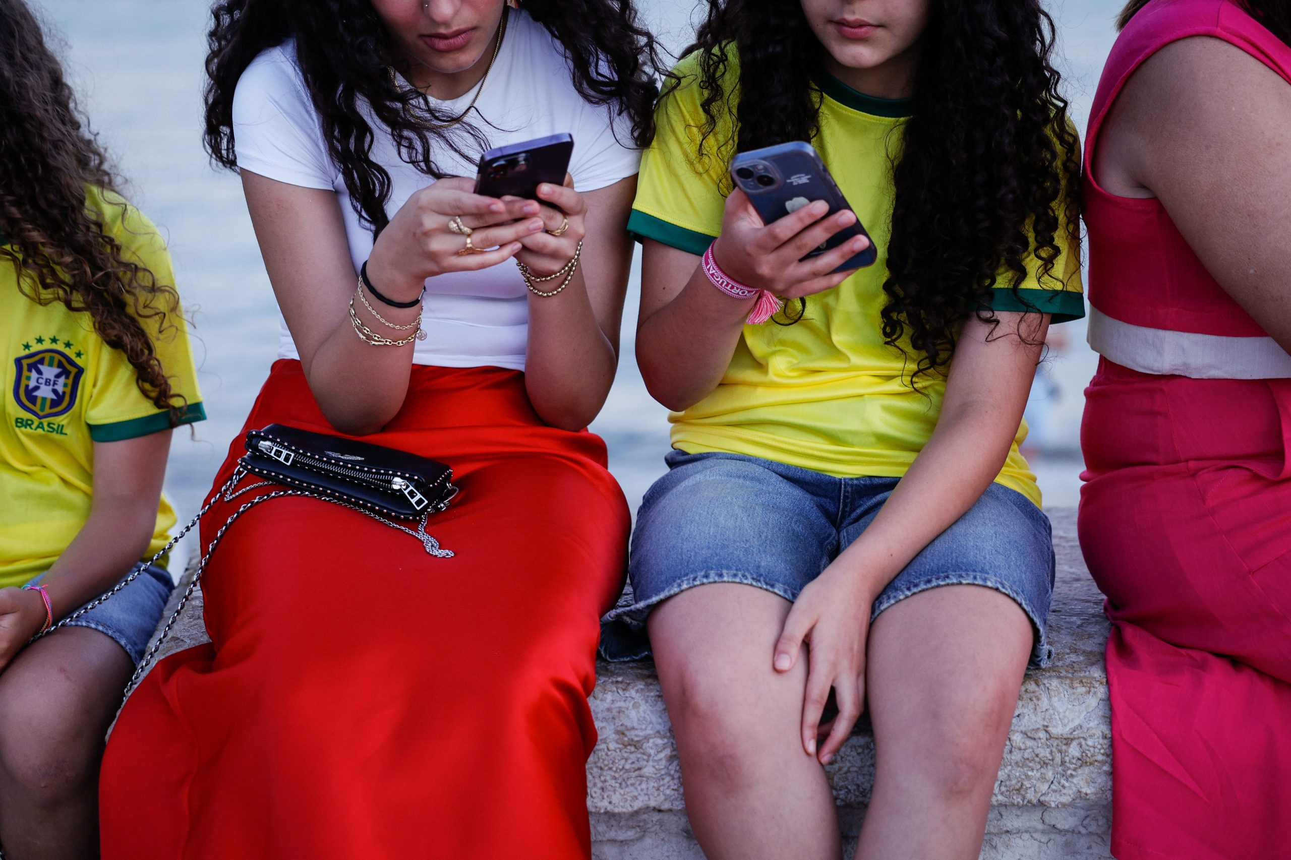 Proibição de telemóveis nas escolas do 1.º e 2.º ciclo hoje em discussão no Conselho de Ministros