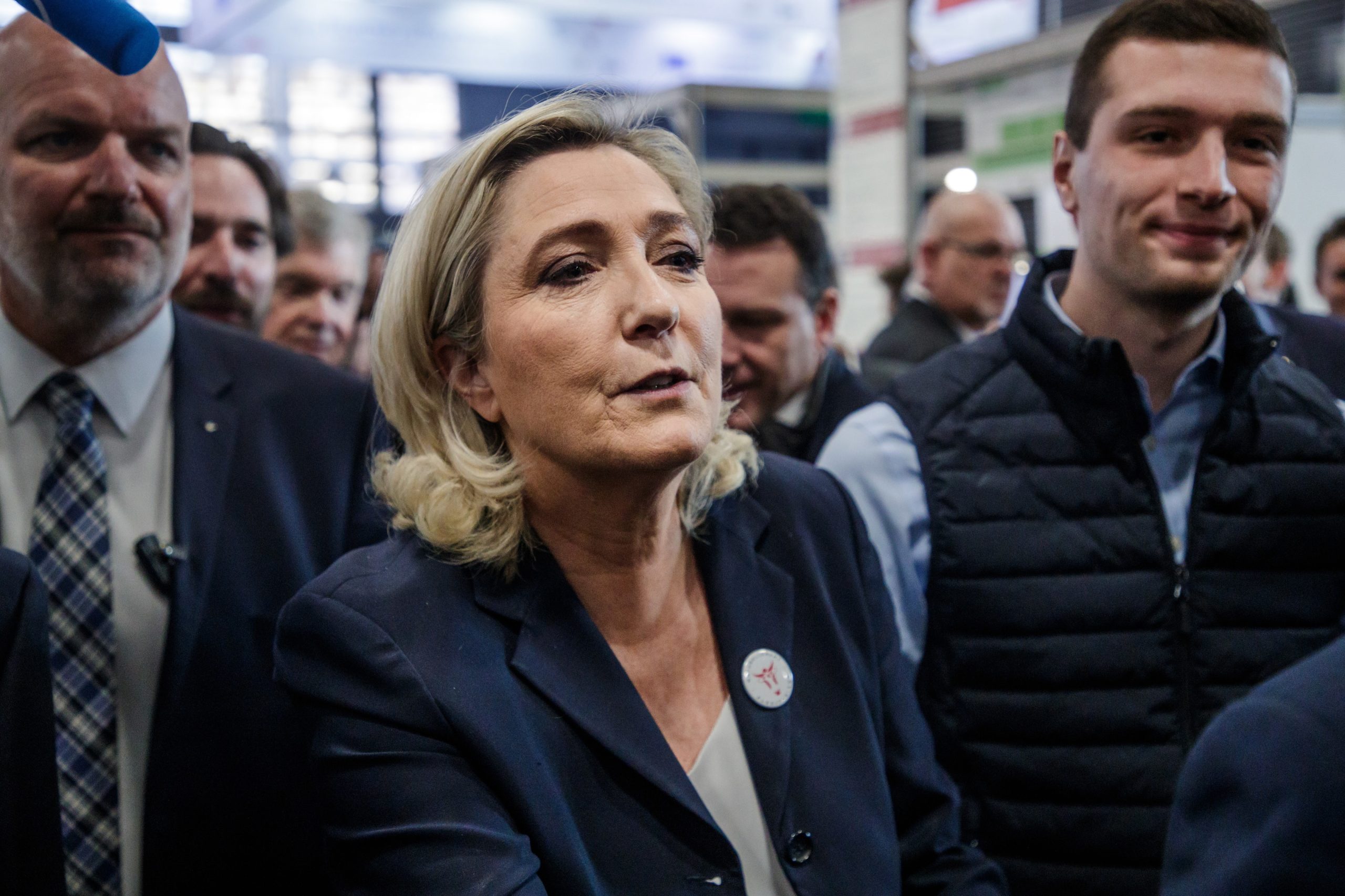 Marine Le Pen felicita Ventura por reeleição no Chega