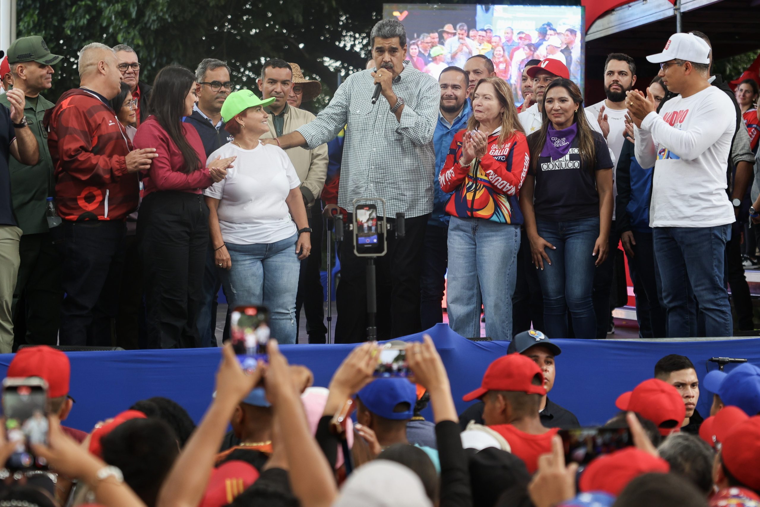 “Exigimos que o mundo não meta o nariz”. Maduro pede respeito pela sua reeleição na Venezuela