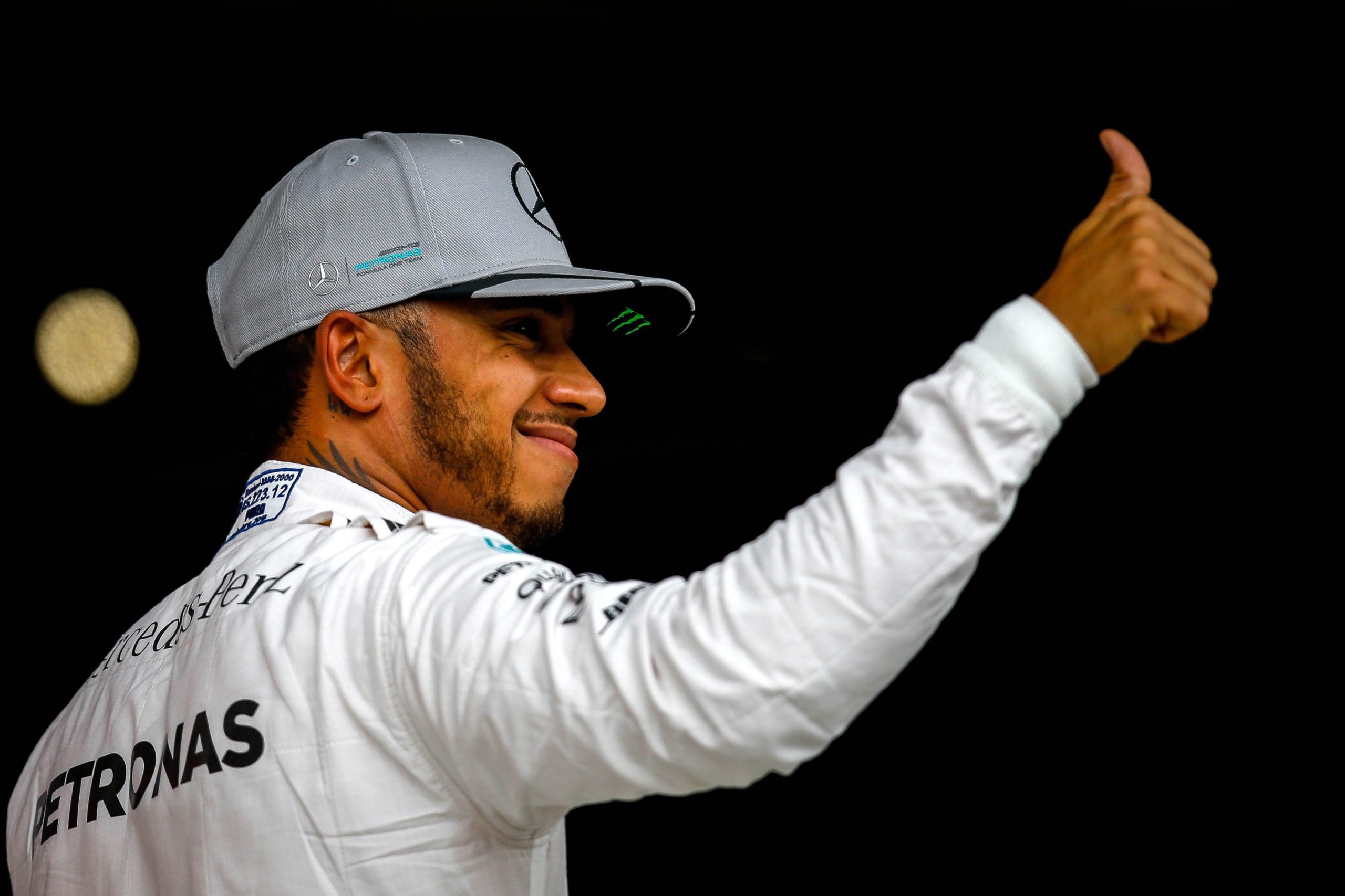 Lewis Hamilton conquista ‘pole position’ do GP do Brasil