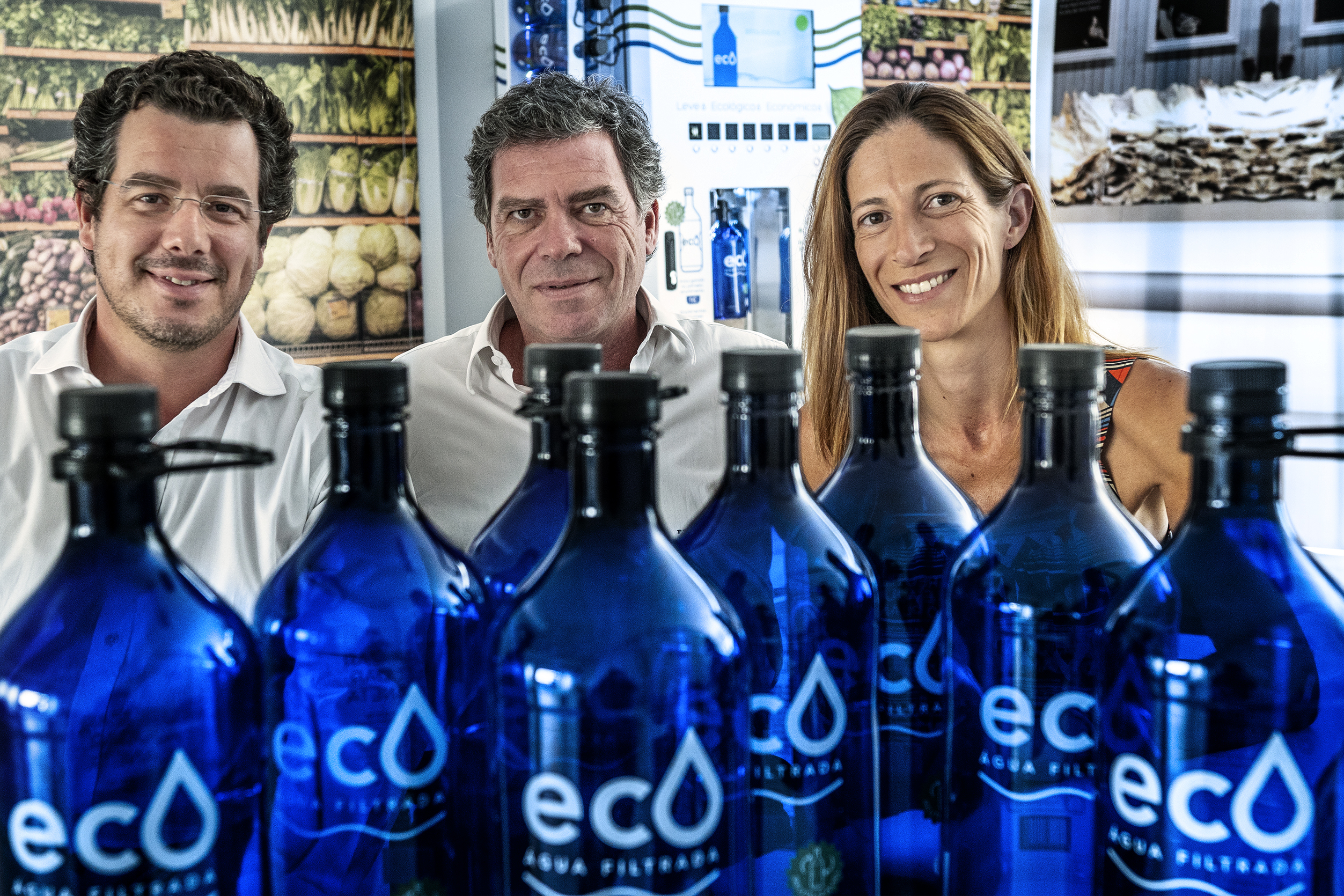 Uma garrafa de plástico inventada para poupar muitas garrafas de plástico. Chama-se Eco e está há três meses no mercado português