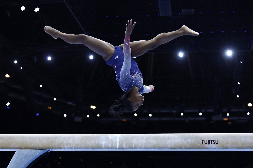 Simone Biles é campeã mundial de ginástica no all-around