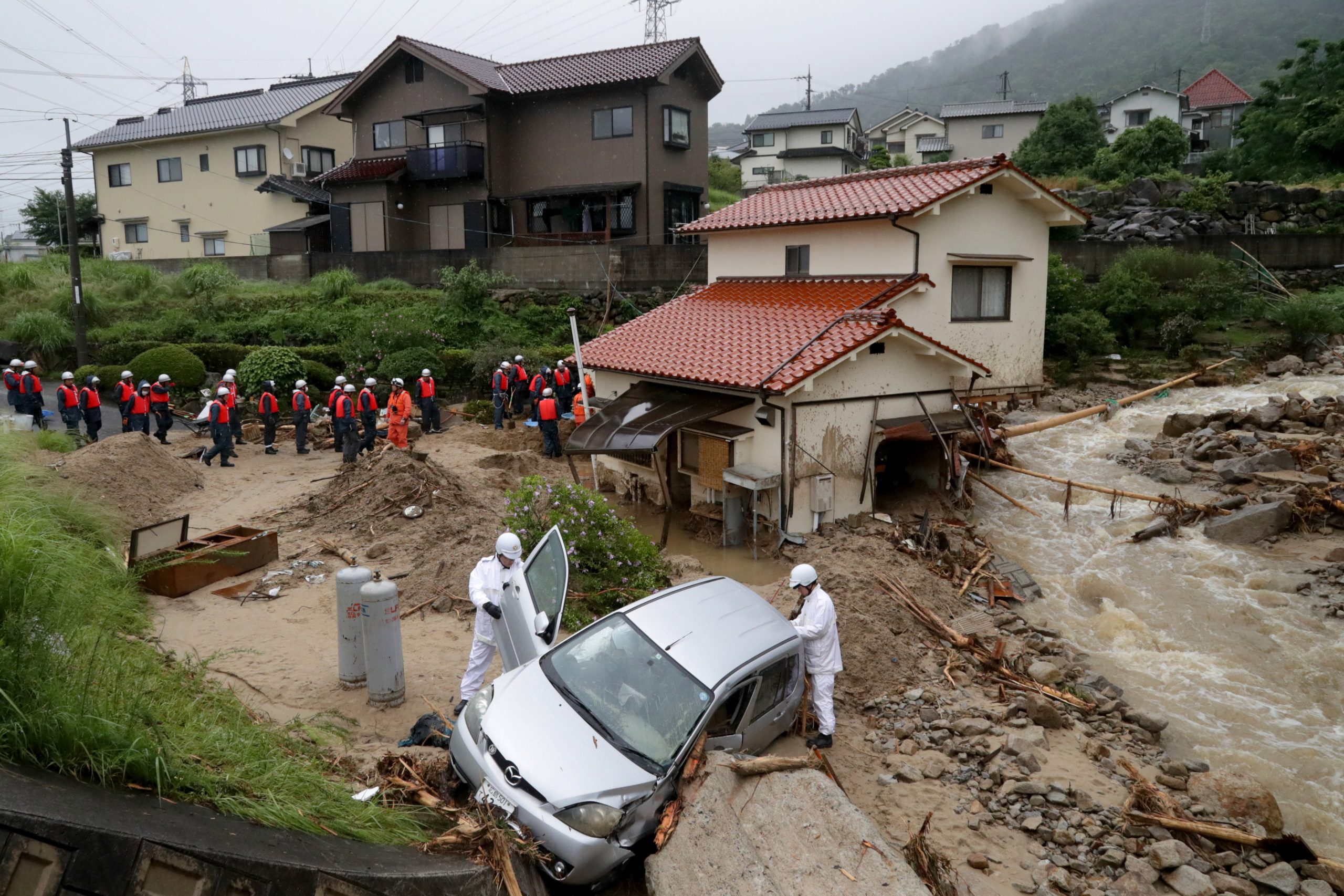 Carca de 18 mil voluntários nas operações de limpeza e reconstrução no Japão