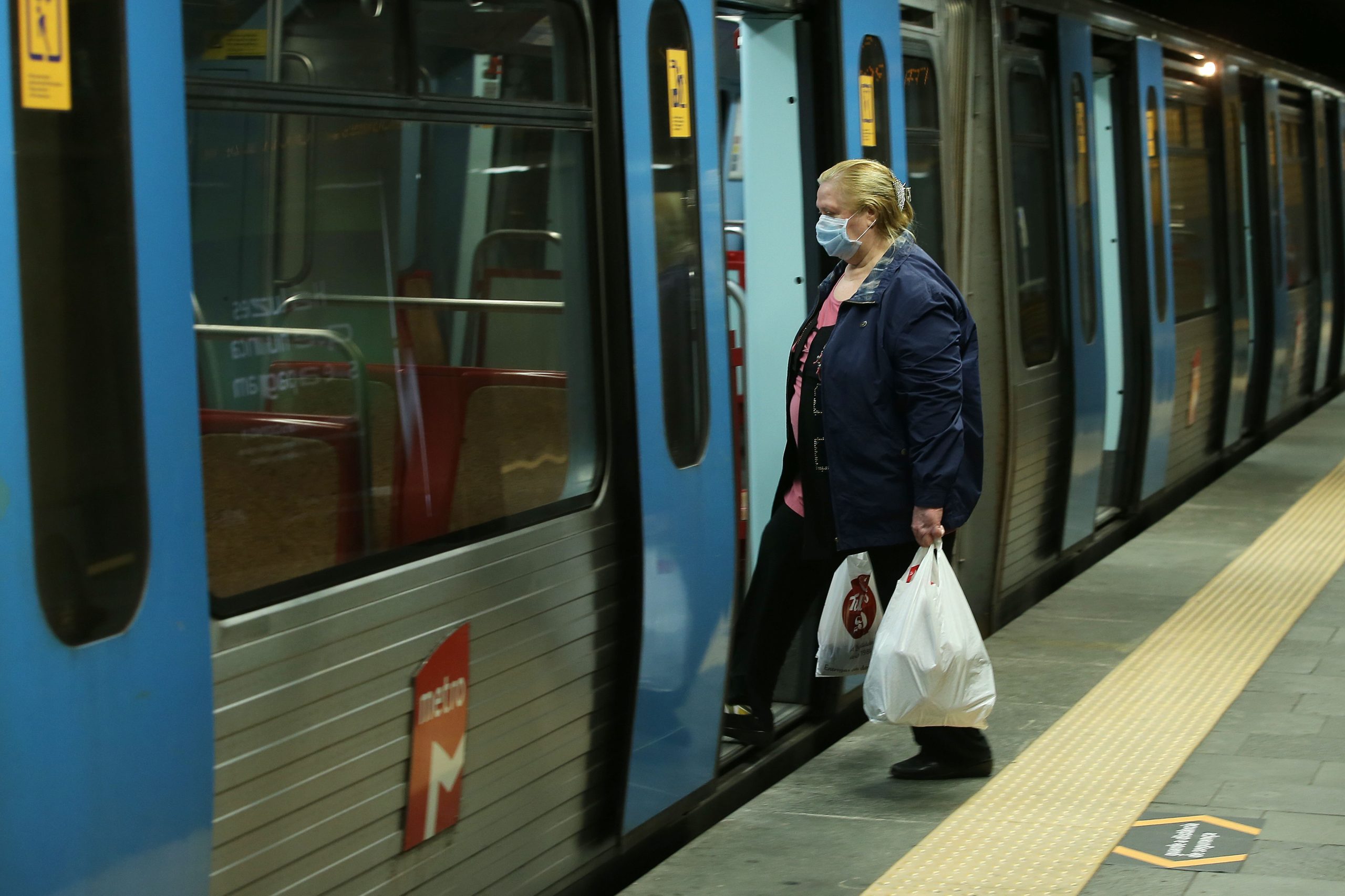 Metro de Lisboa vai passar a controlar lotação nas “estações críticas”