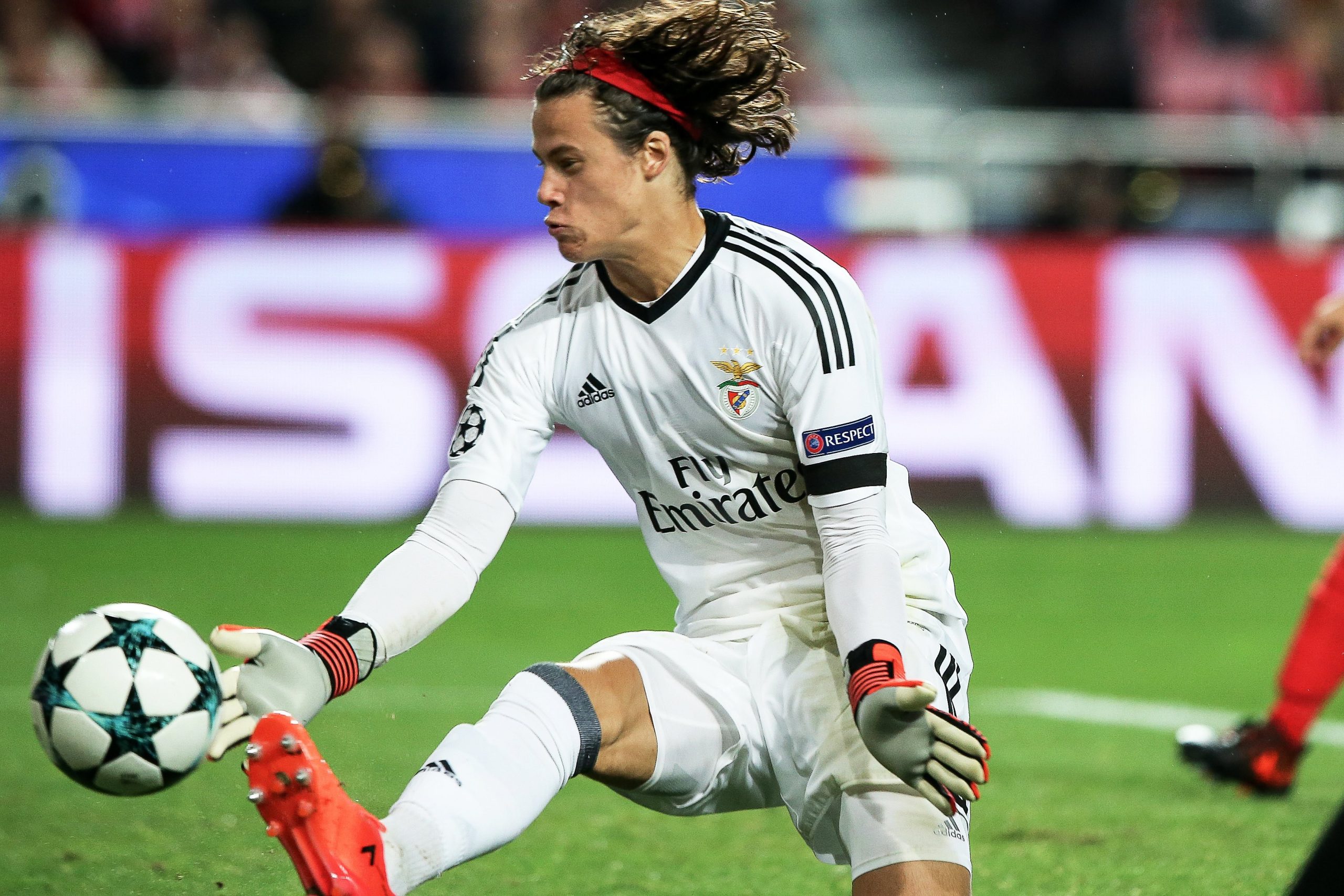 Quem é Mile Svilar, o guarda-redes mais novo de sempre a estrear-se na ‘Champions’?