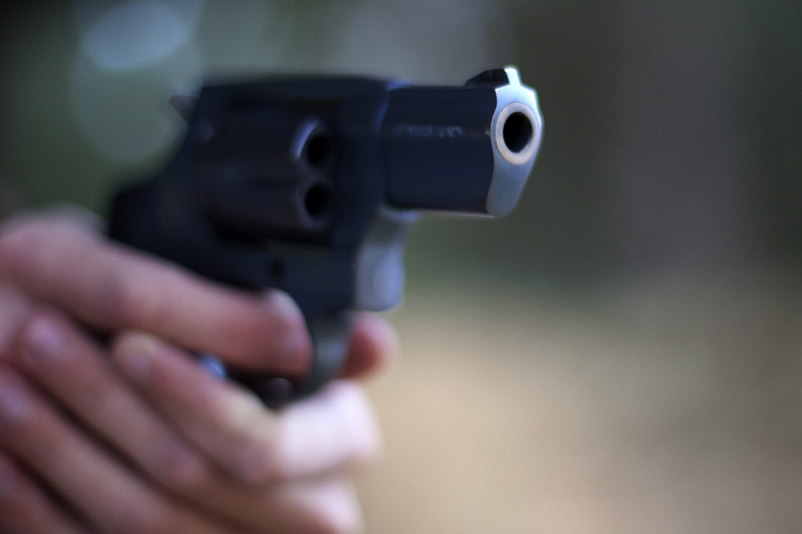 Vítima de ‘bullying’ leva arma de fogo para escola em Lisboa “para se proteger”