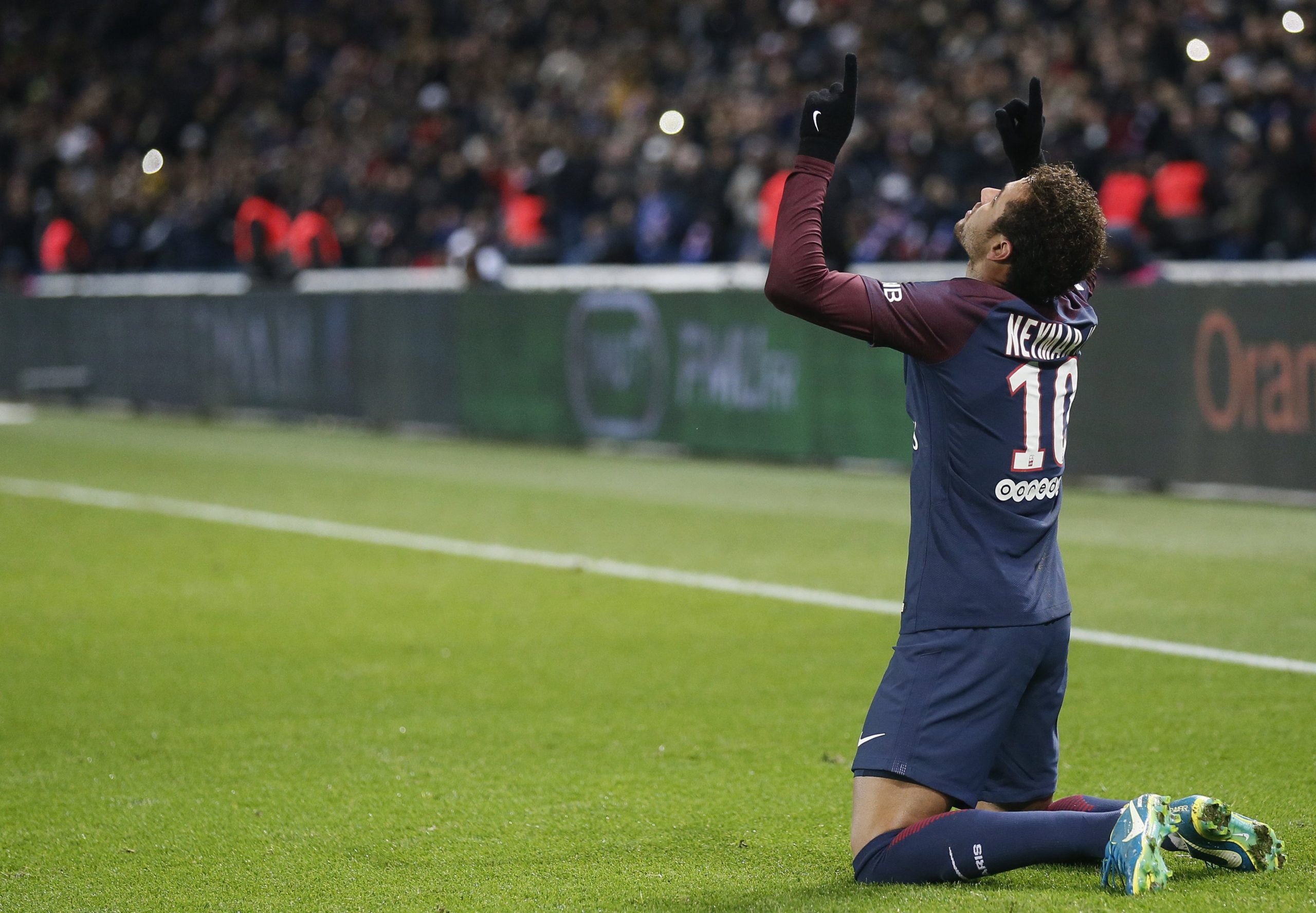 Neymar vai ser operado no Brasil e para pelo menos seis semanas