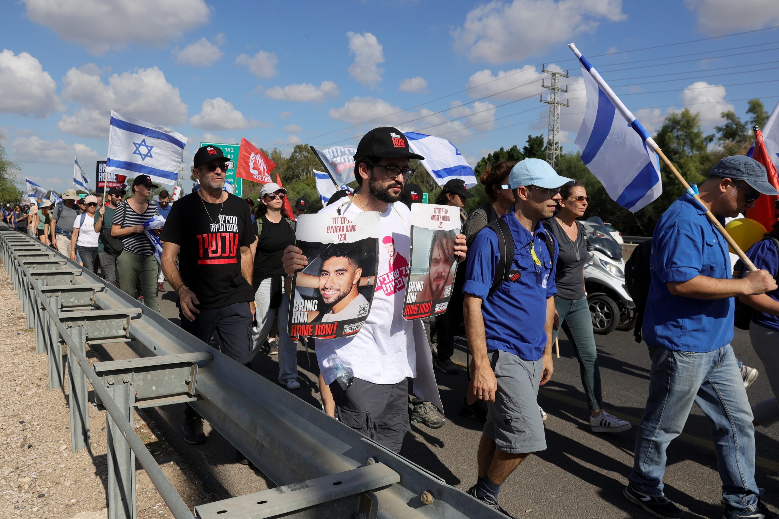Familiares dos reféns raptados pelo Hamas pedem ajuda a presidente turco