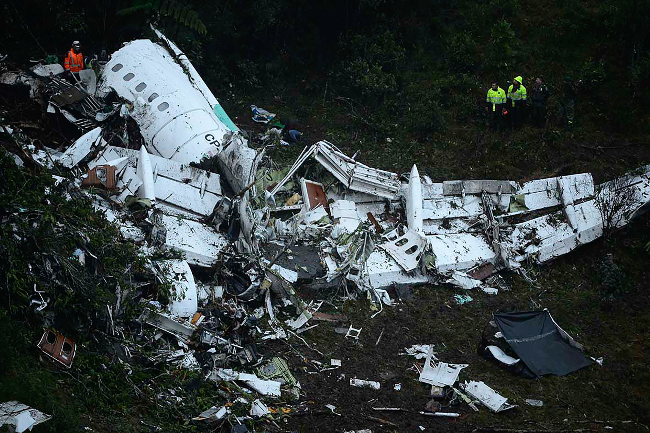 Avião que transportava a comitiva do Chapecoense tinha combustível limitado e excesso de peso