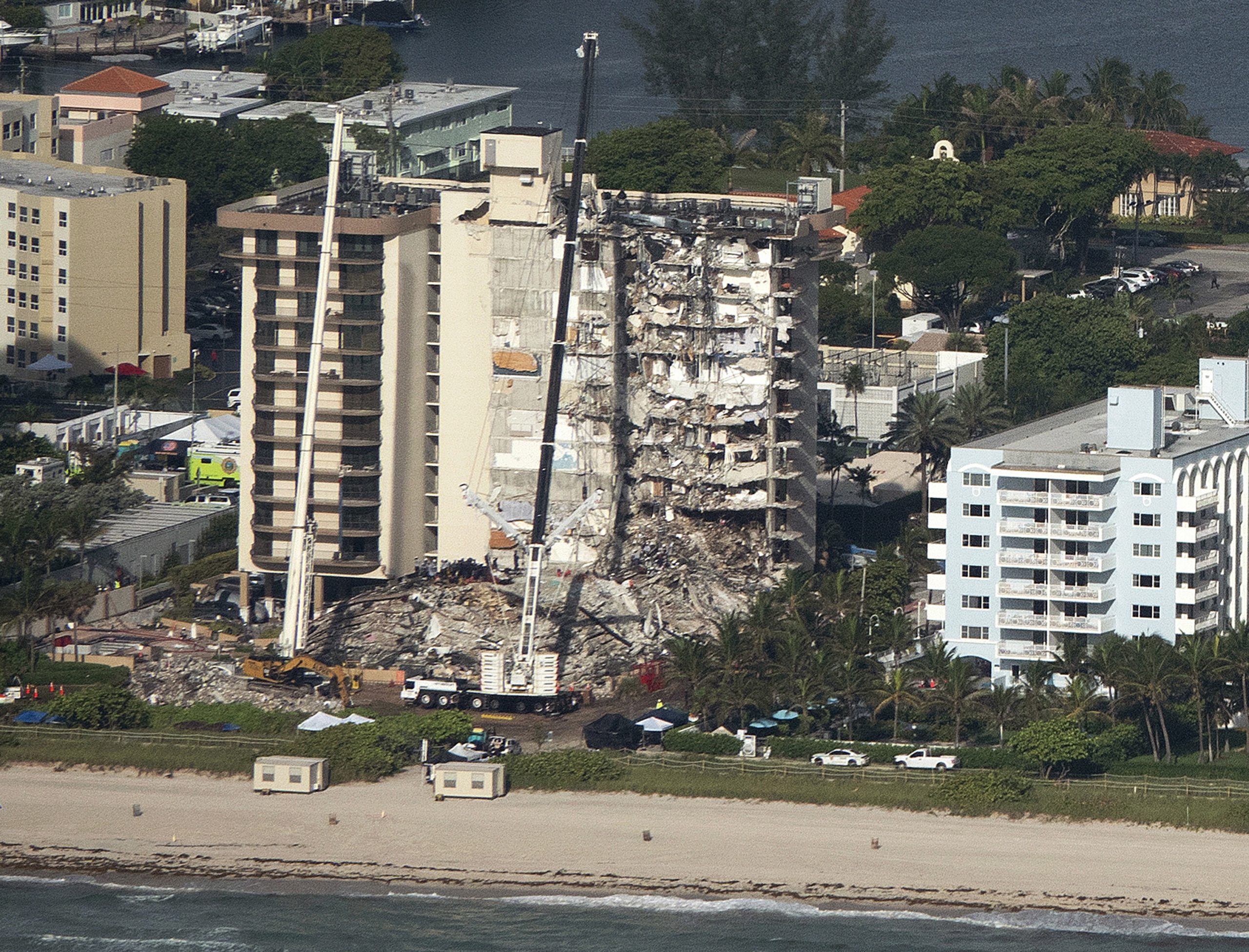Demolição do que resta do prédio de Miami pode ocorrer no domingo. Número de mortos sobe para 24