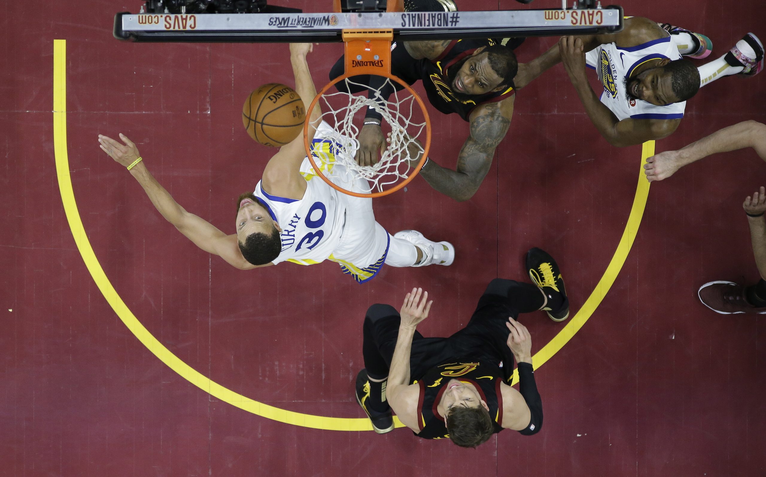 Comissário da NBA lamenta falta de convite a campeões para visita à Casa Branca