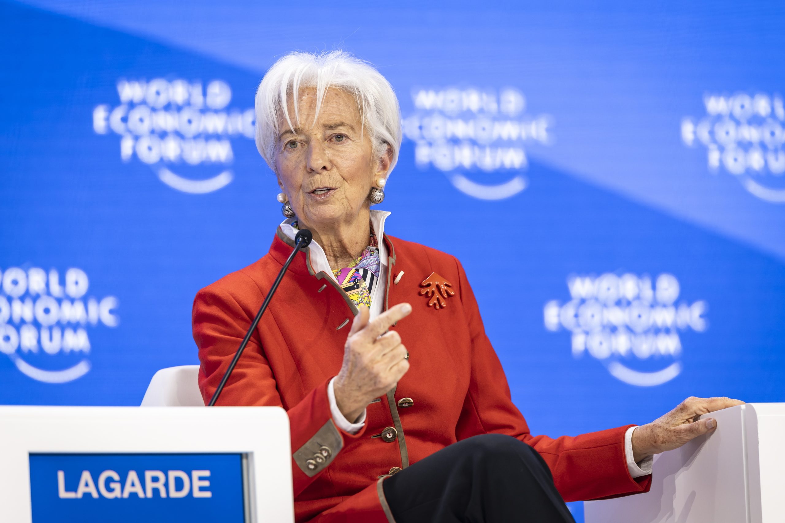 Lagarde apela a Trump para trabalharem juntos e respeitar as regras