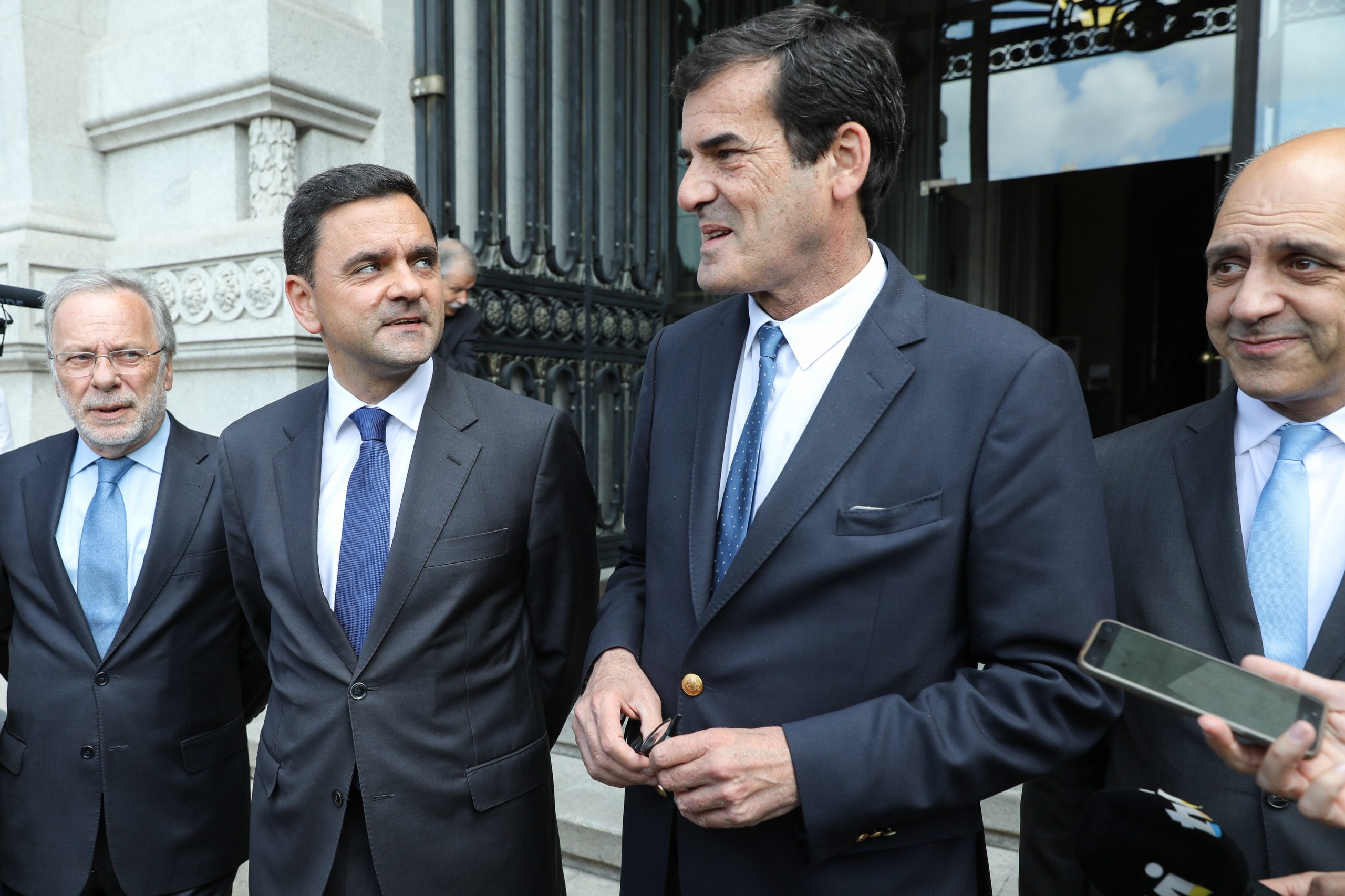 Europeias: Rui Moreira recebe Pedro Marques na Câmara do Porto e sai antes de o socialista falar