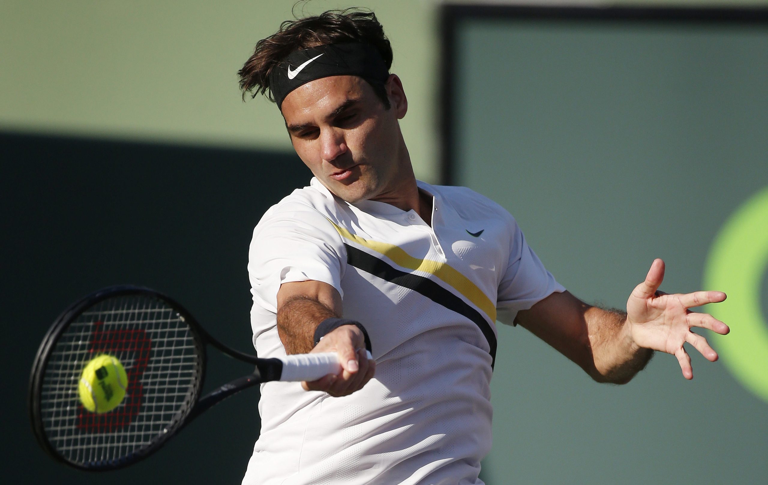 Roger Federer diz que todos os tenistas devem “fazer reverência” a Rafael Nadal