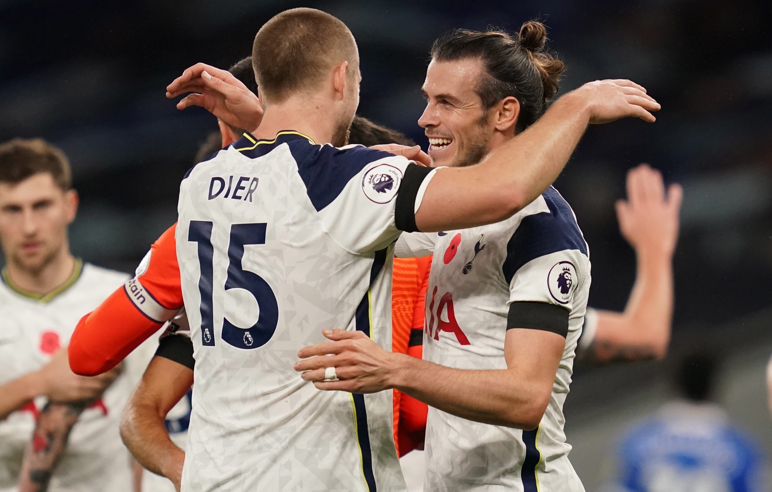 Tottenham de Mourinho vence Brighton 2-1 e isola-se no segundo lugar
