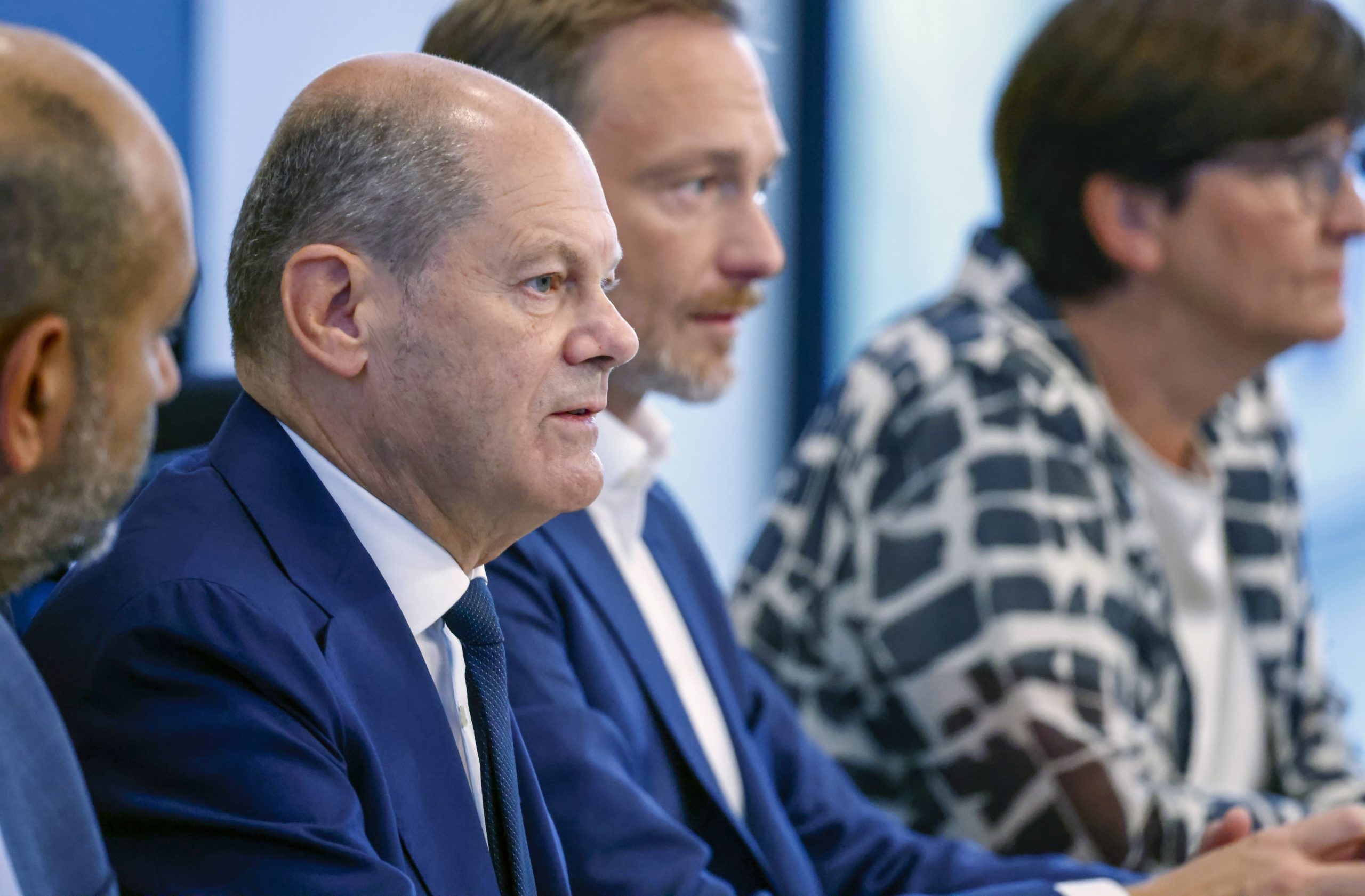 Olaf Scholz promete que a Alemanha “será capaz de lidar com este inverno”. Apresentado novo pacote de 65 mil milhões de euros de ajudas a famílias e empresas