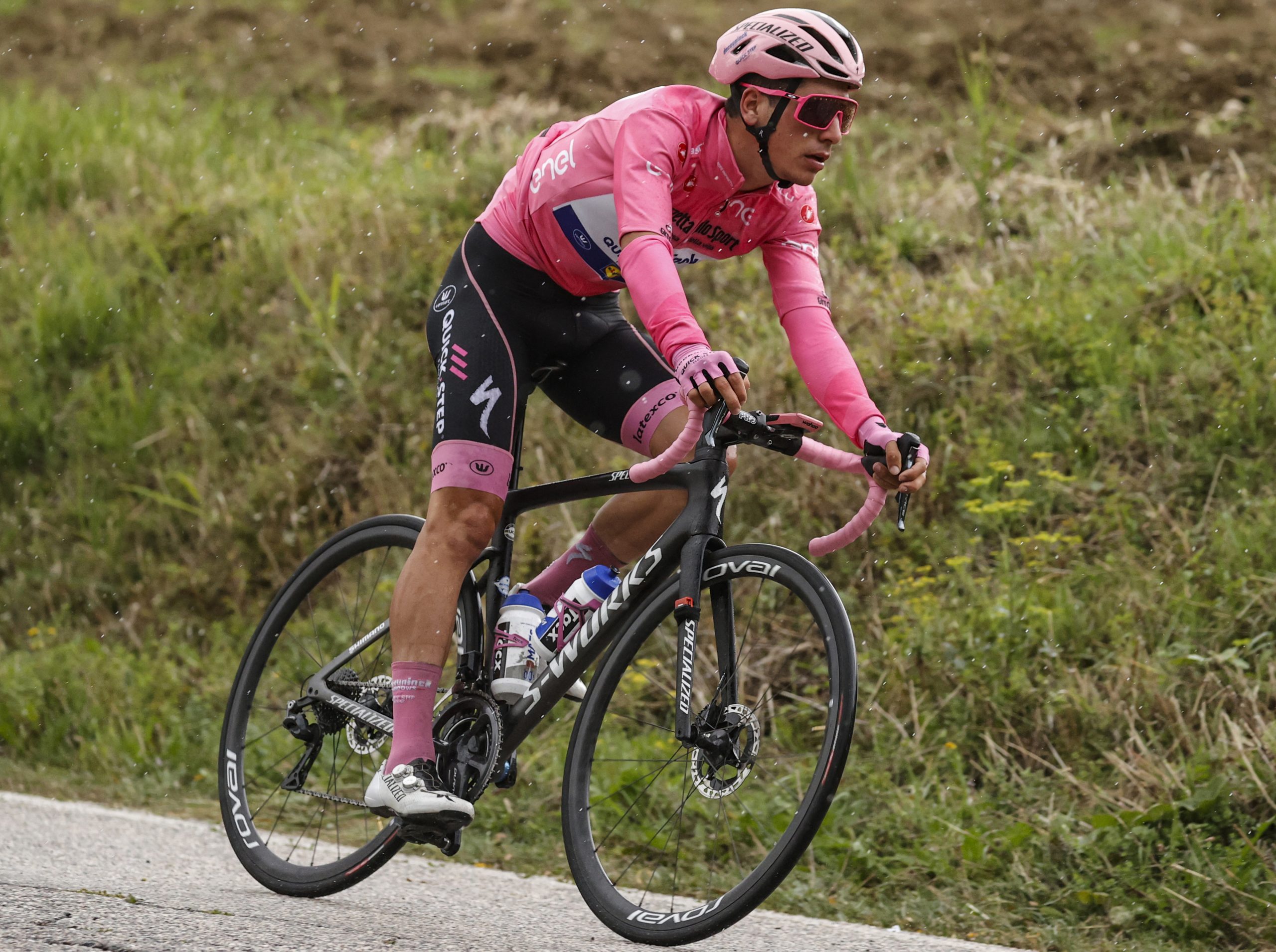 Giro: Capitão do Caldas enverga braçadeira rosa para “dar força” a João Almeida