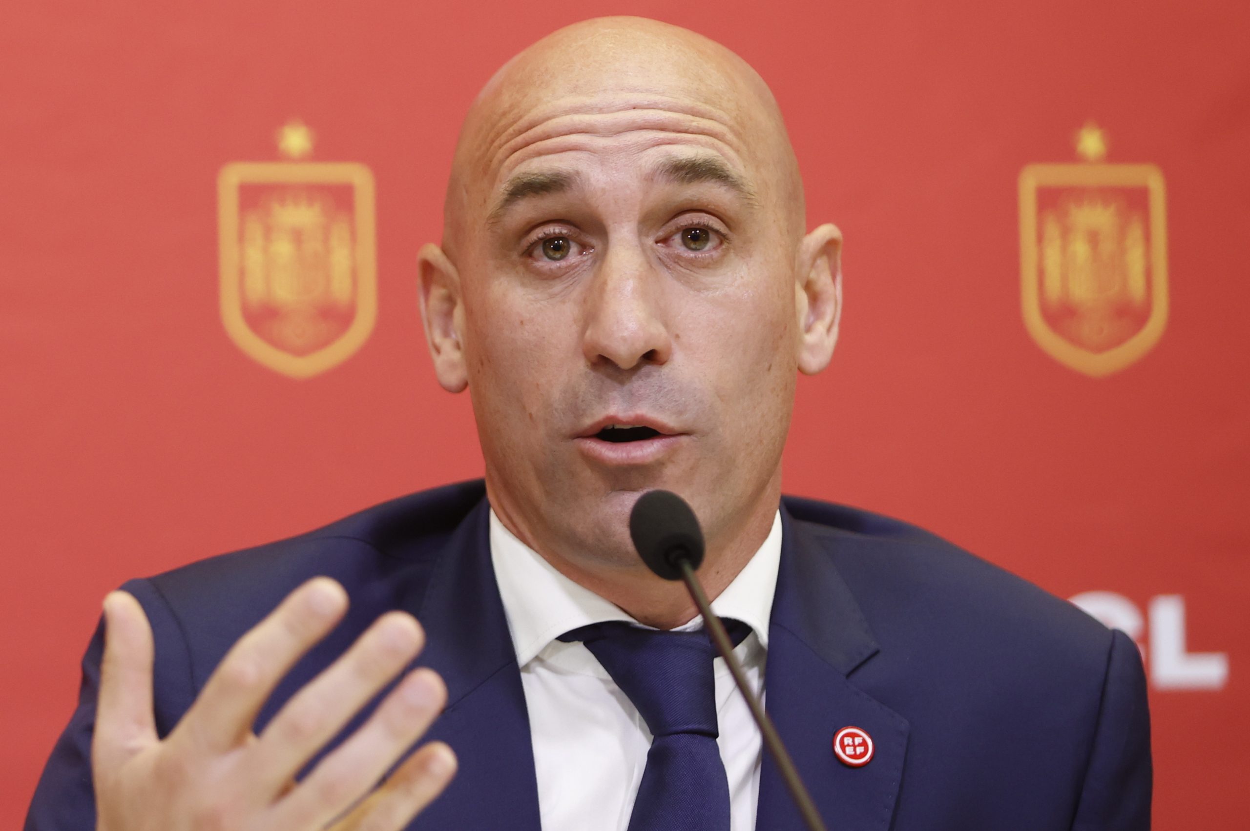 Associação de Mulheres Juízas de Espanha pedem demissão imediata do presidente da federação de futebol