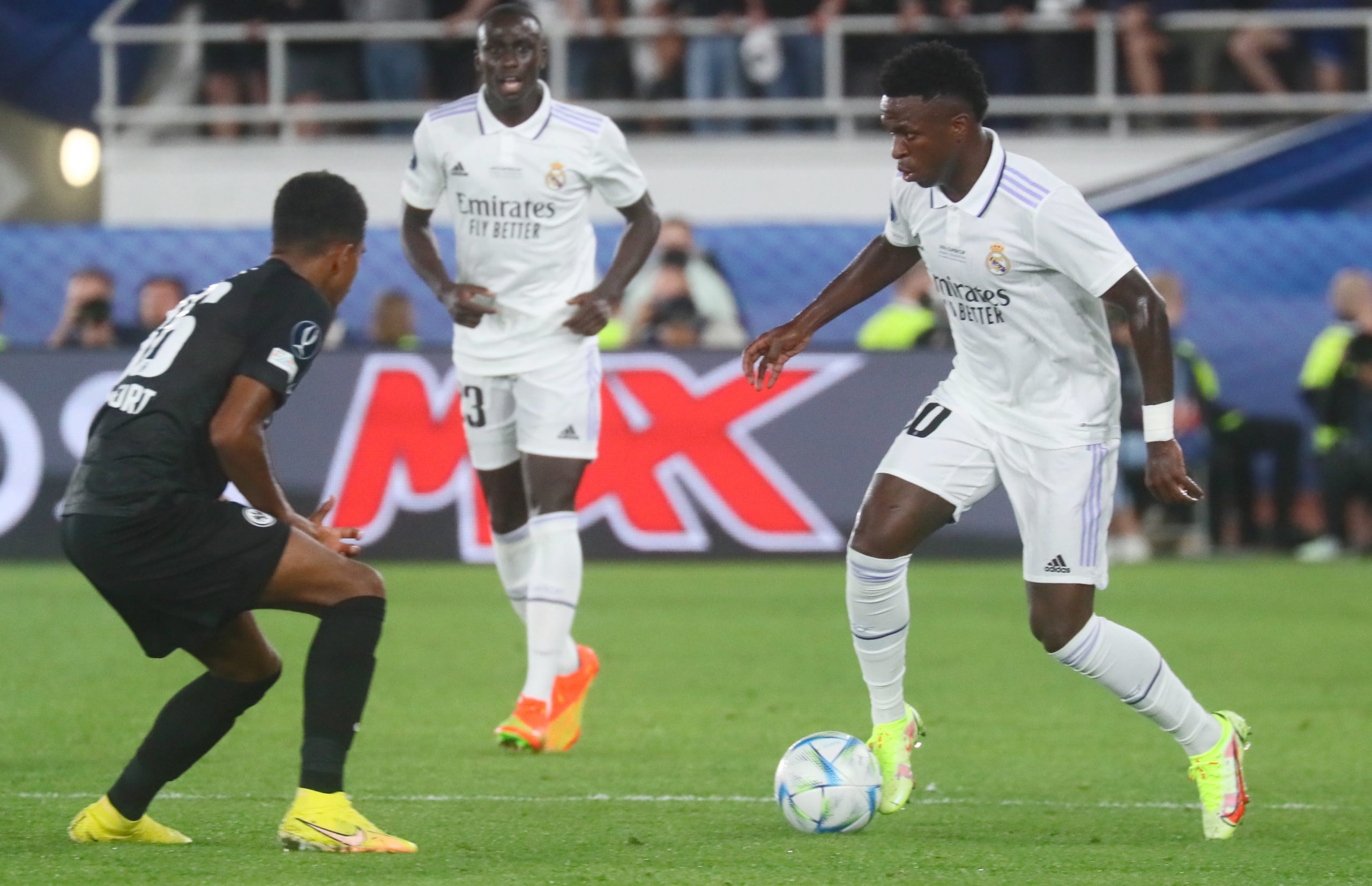 Real Madrid bate Eintracht Frankfurt e conquista quinta Supertaça Europeia