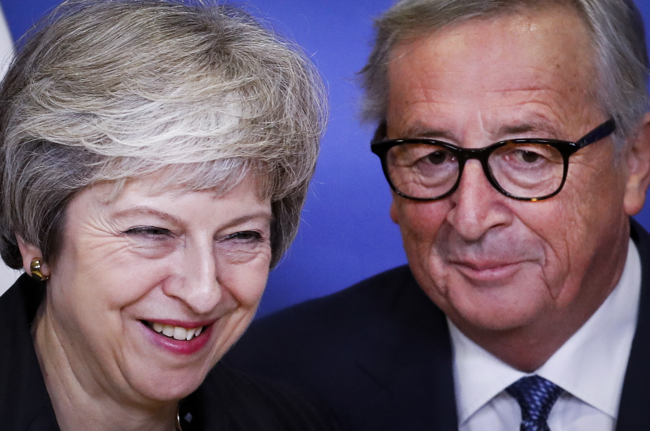 Juncker e May concluem reunião sobre o Brexit com “um progresso muito bom”