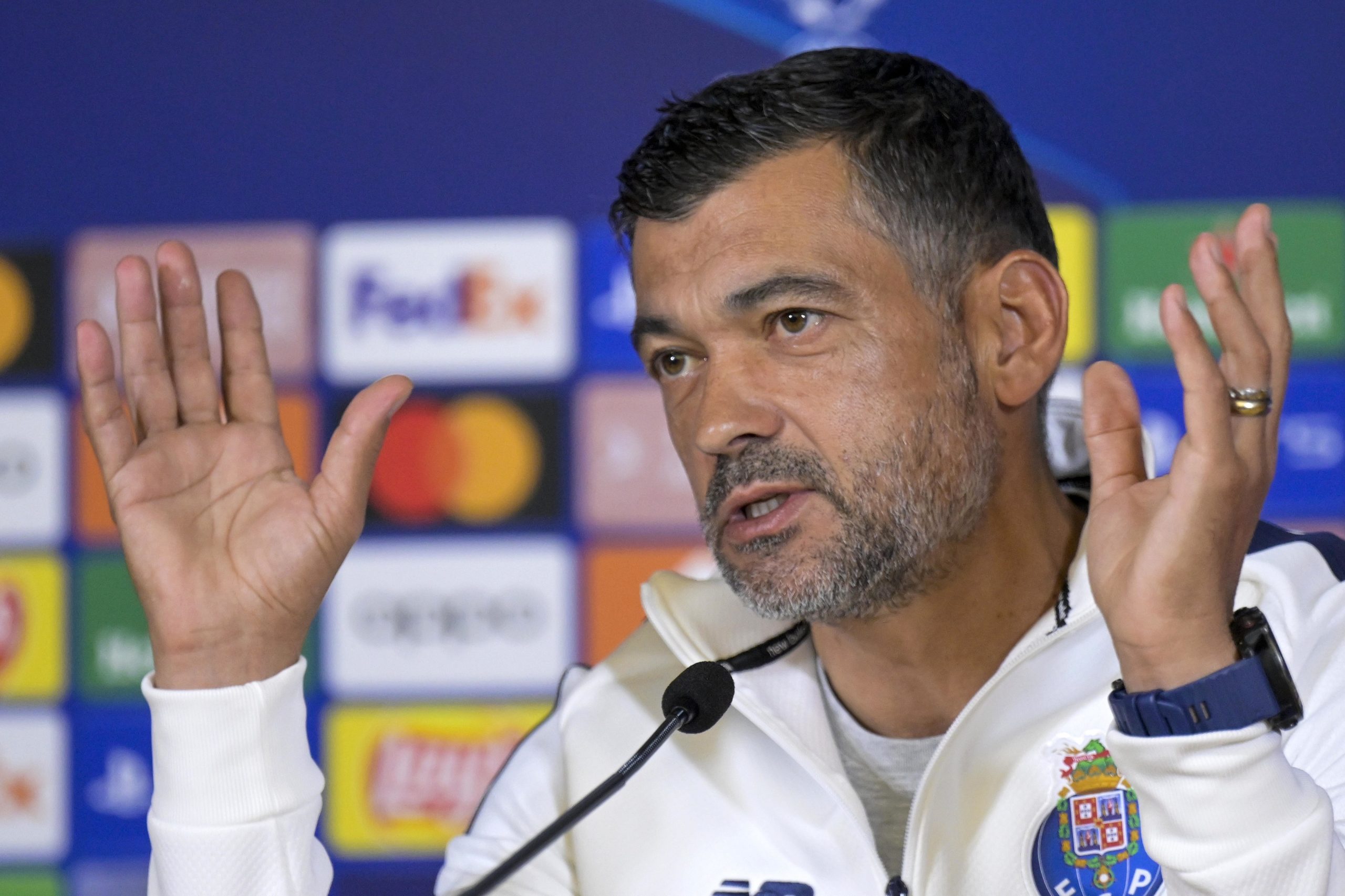 Treinador do FC Porto revela ausência do capitão Pepe por lesão
