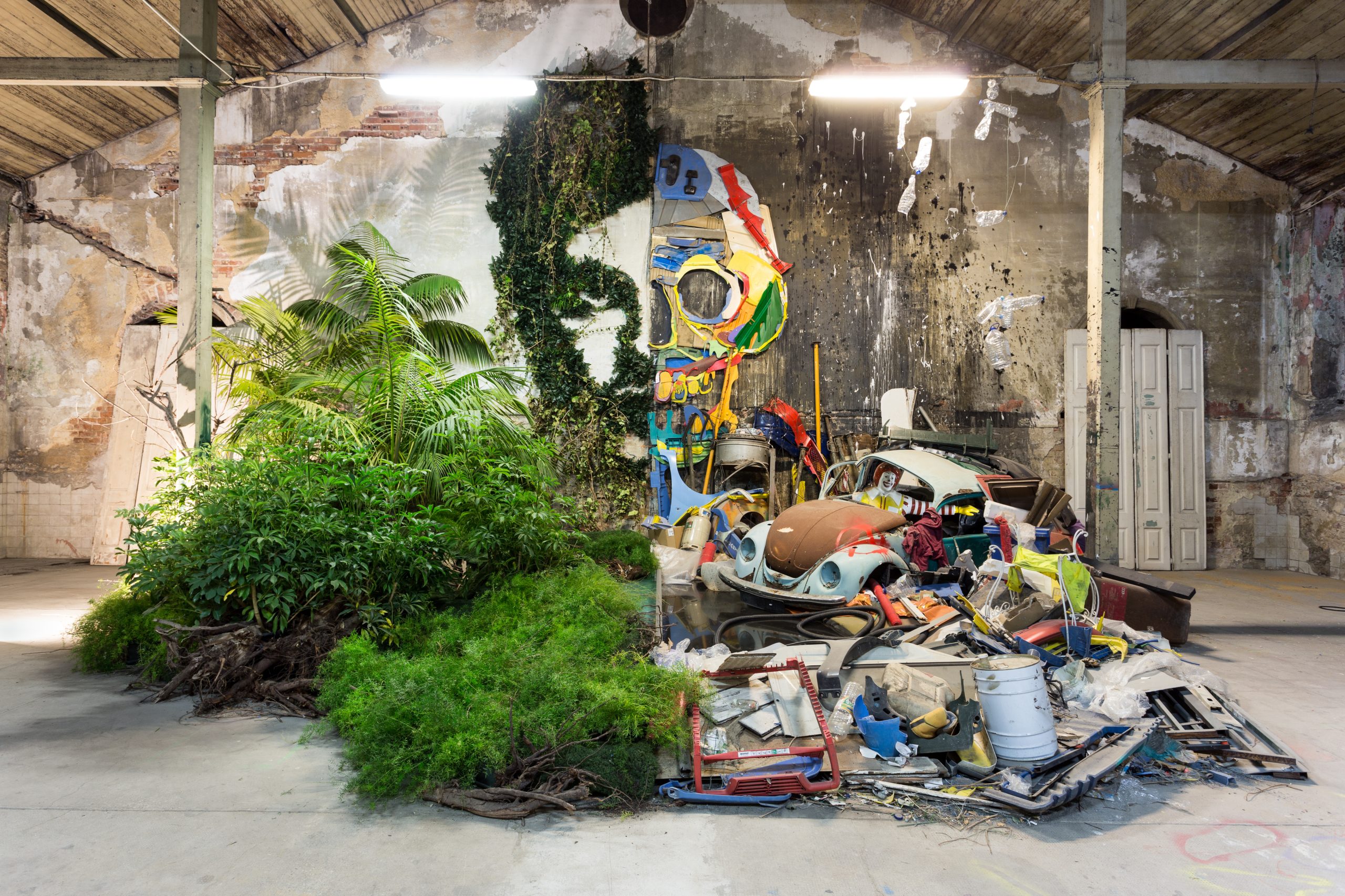Bordalo II inaugura em França exposição simbólica sobre Acordo de Paris