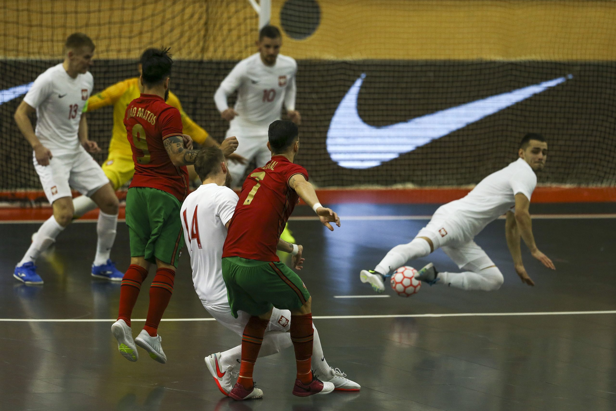 Portugal empata com Polónia no arranque para apuramento de Europeu de futsal