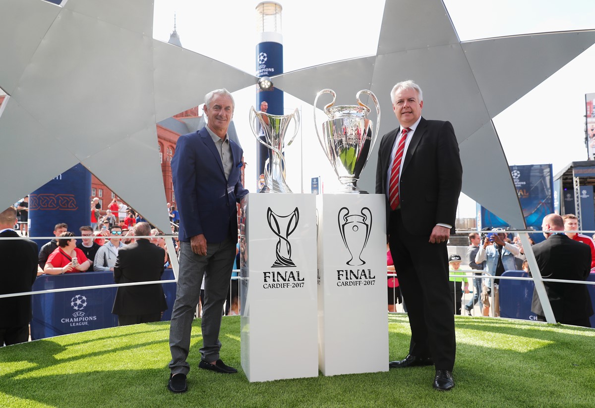 Liga dos Campeões: Elas entram em campo primeiro que eles. E tudo se passa em Cardiff