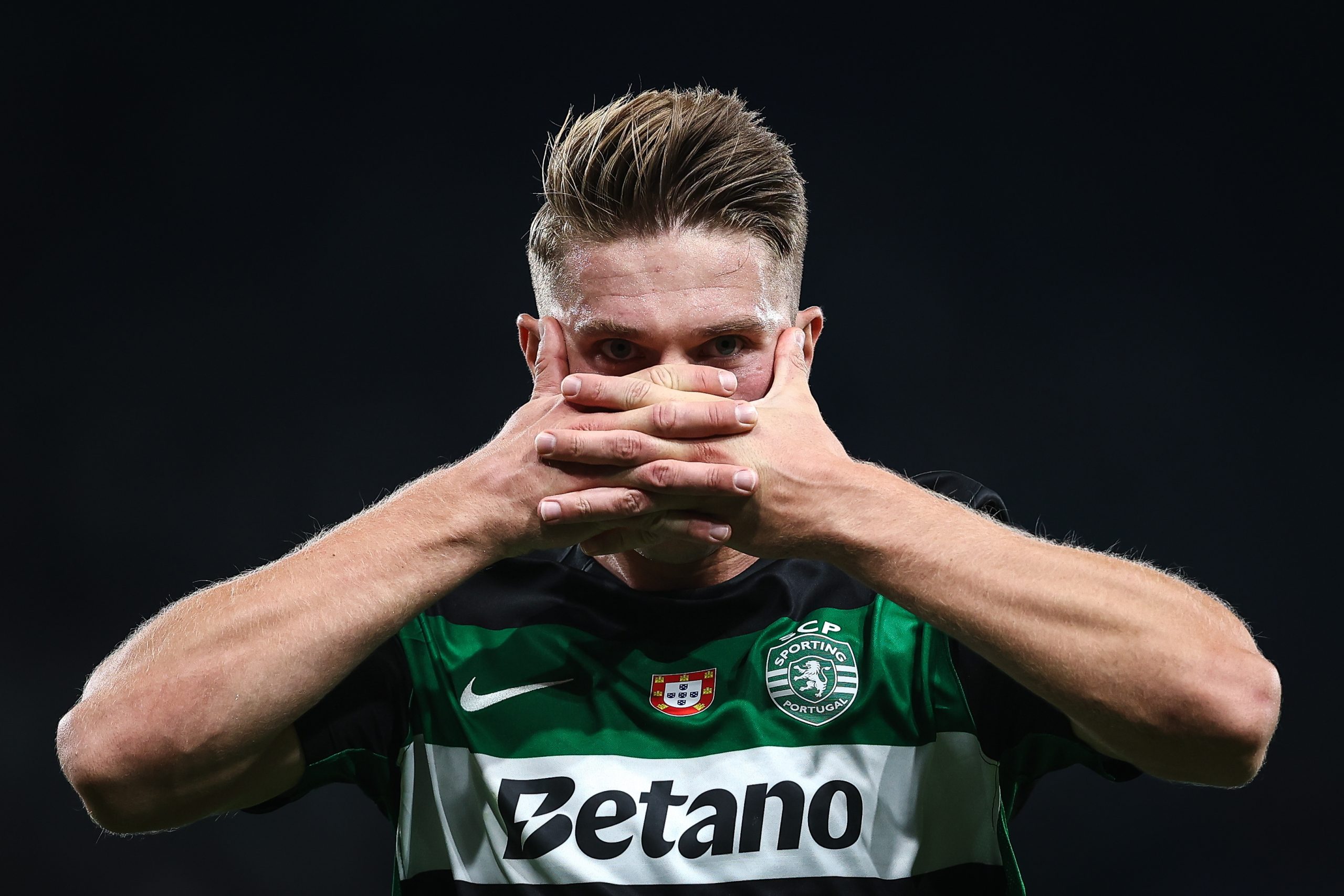Sporting vence AVS por 3-0, mantém pleno e três pontos de vantagem