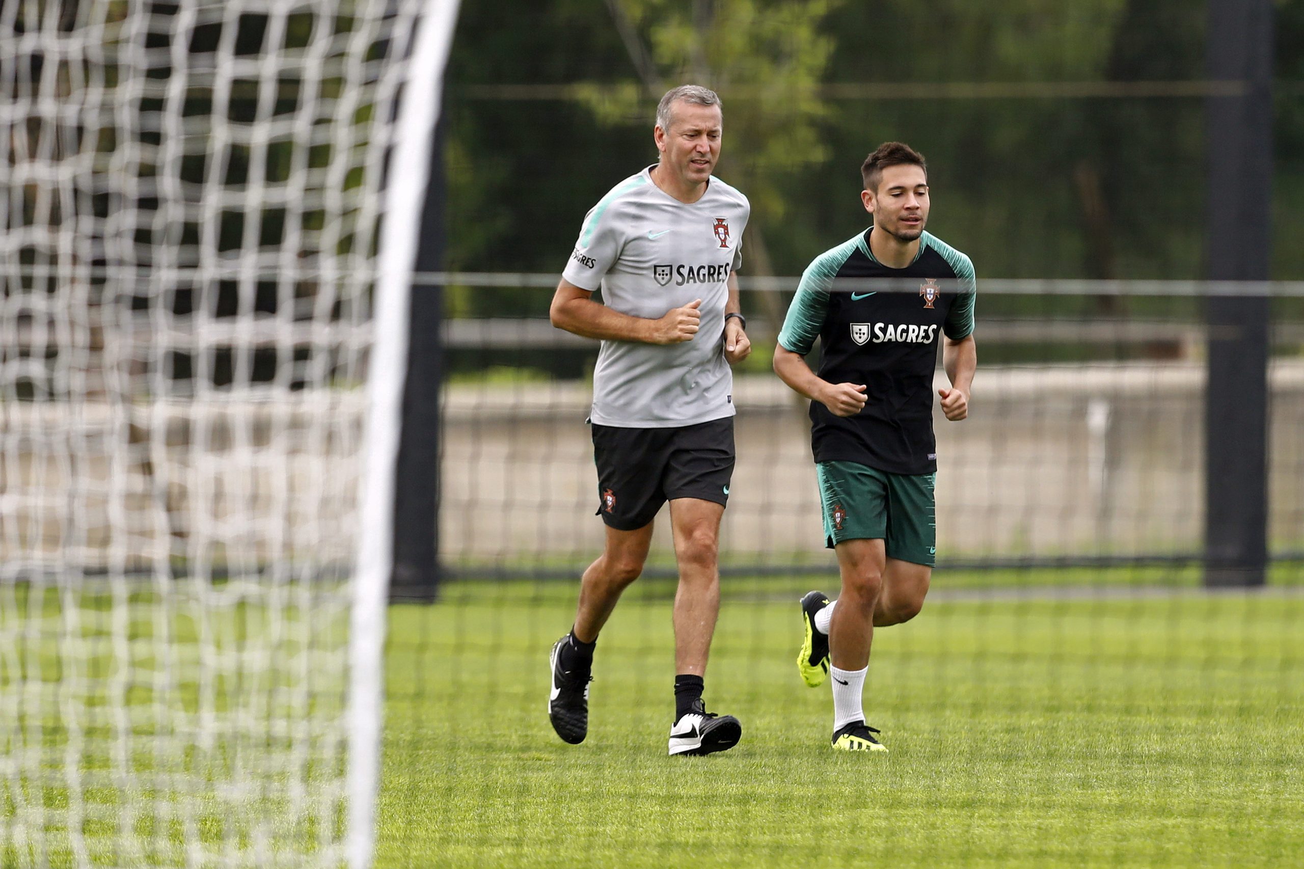Raphaël Guerreiro dispensado da seleção portuguesa para jogo com Itália