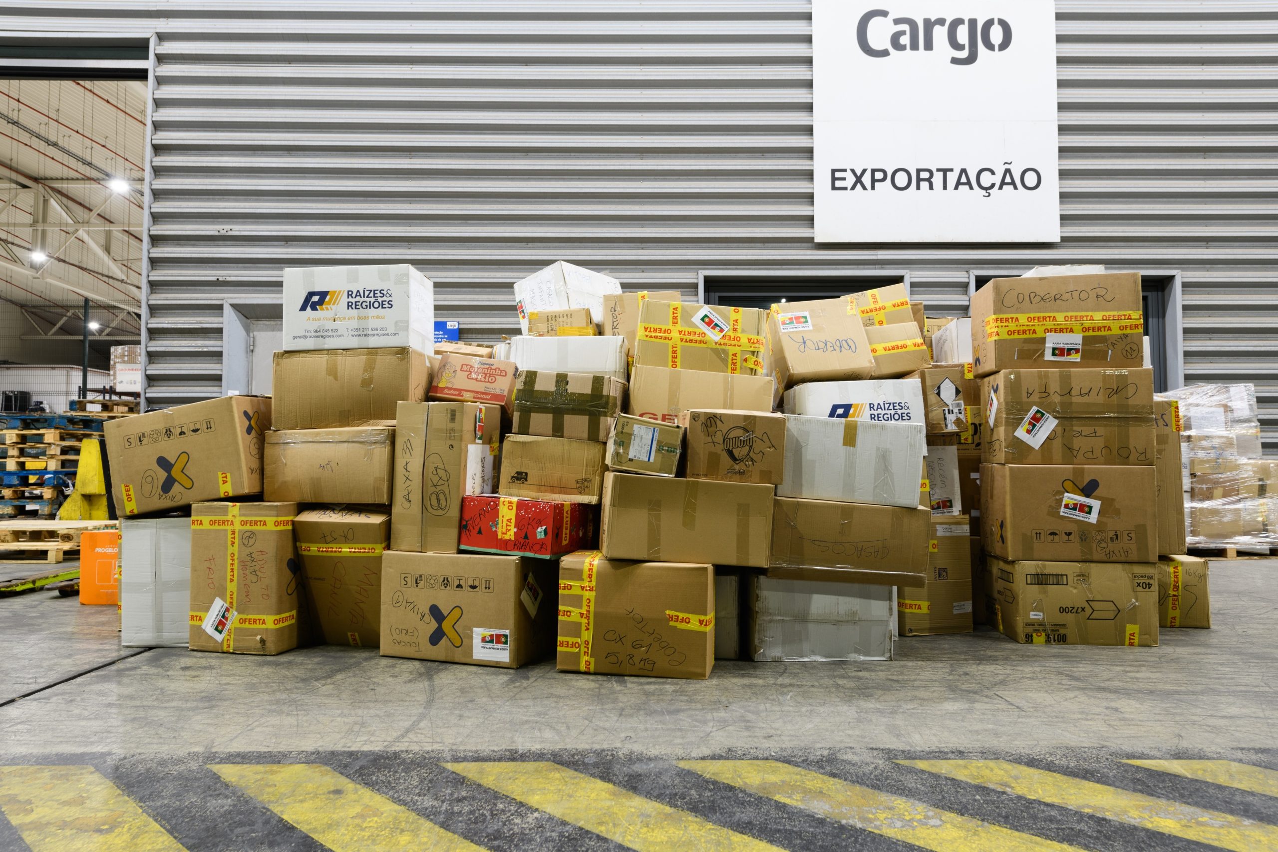 Onze toneladas de ajuda humanitária de Portugal chegam amanhã ao sul do Brasil