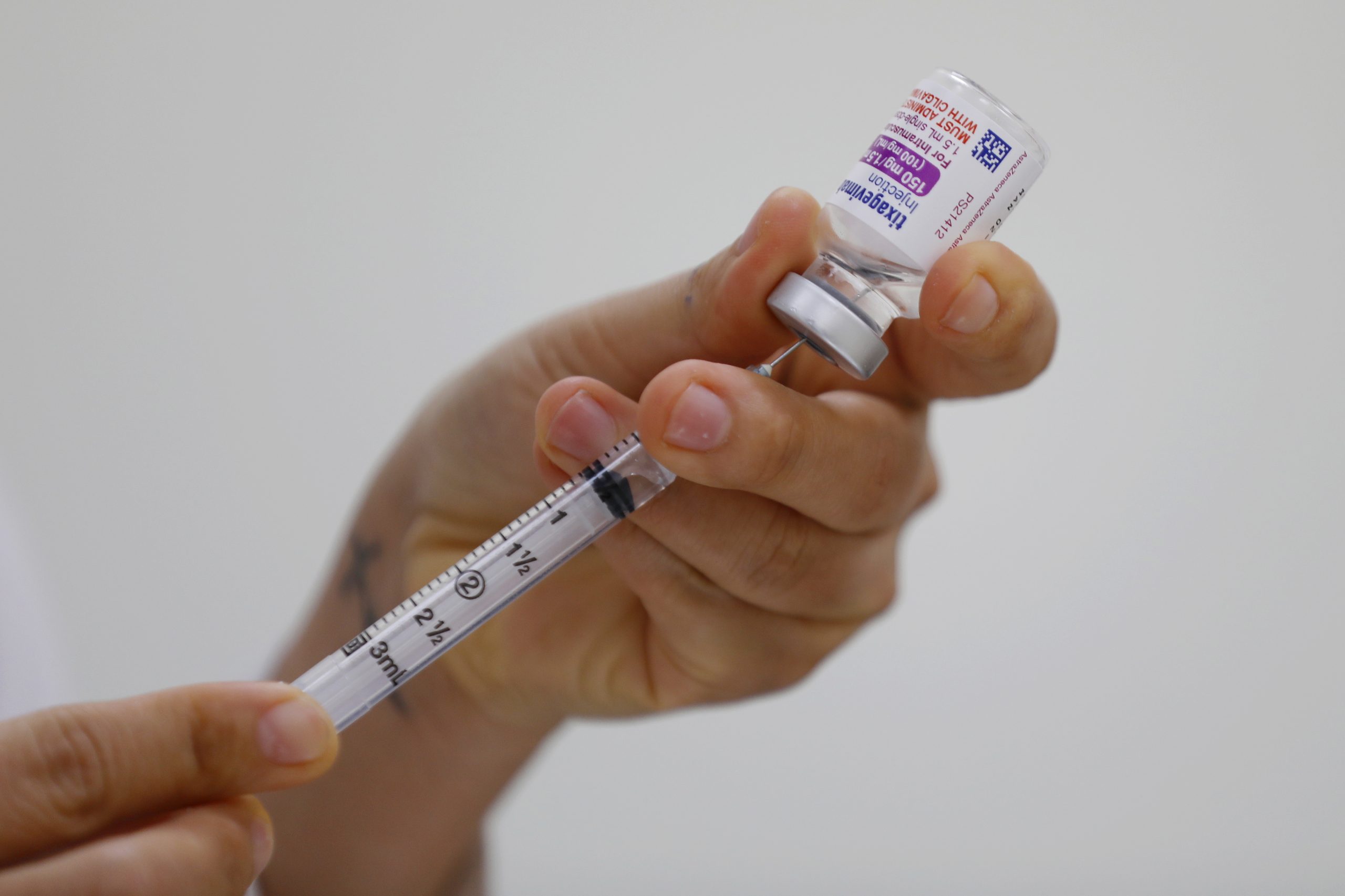 Lucro da AstraZeneca cai 65% no primeiro semestre deste ano