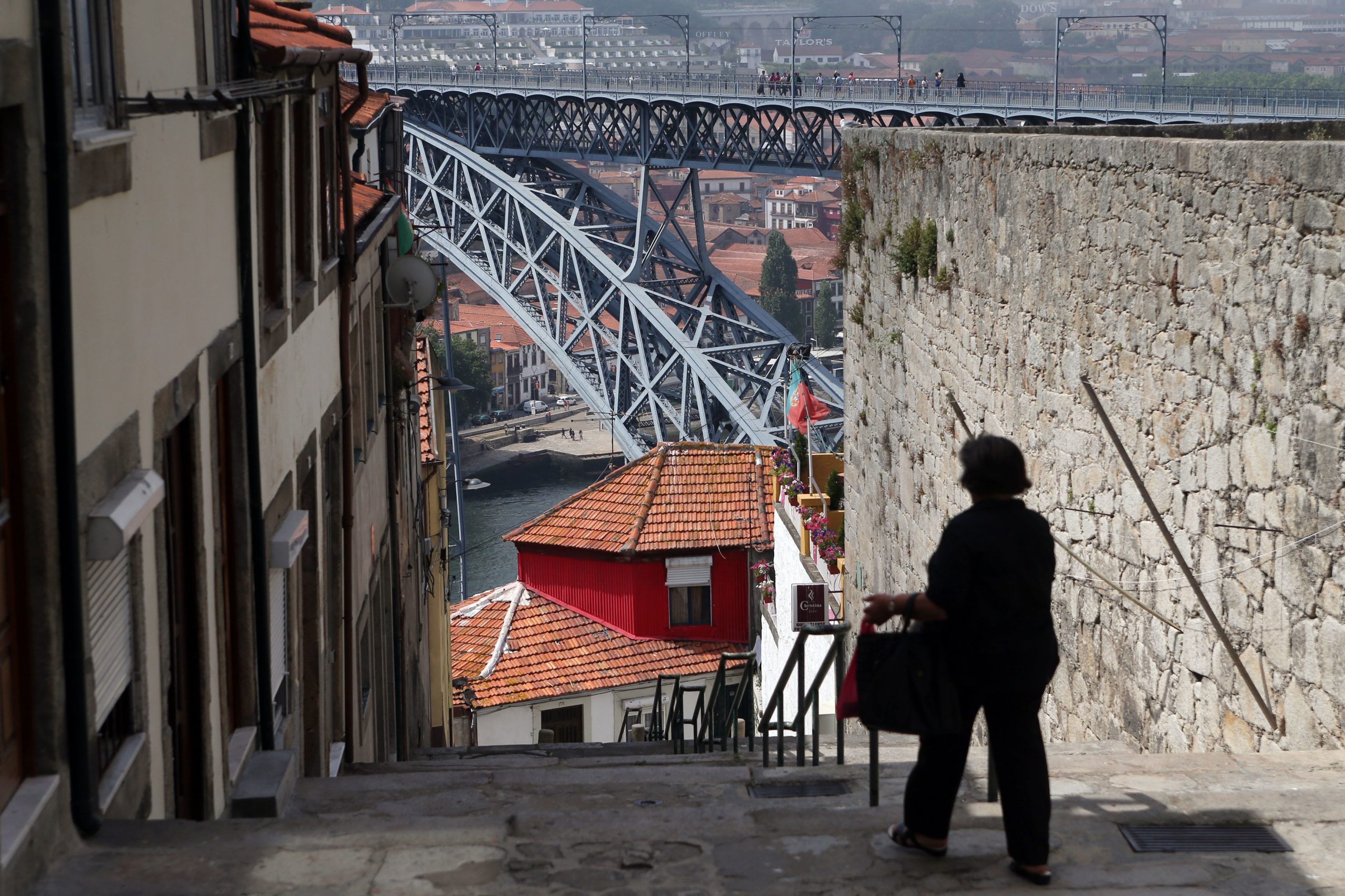 Segurança estrutural da Ponte Luiz I entre Porto e Gaia assegurada, garante a Infraestruturas de Portugal