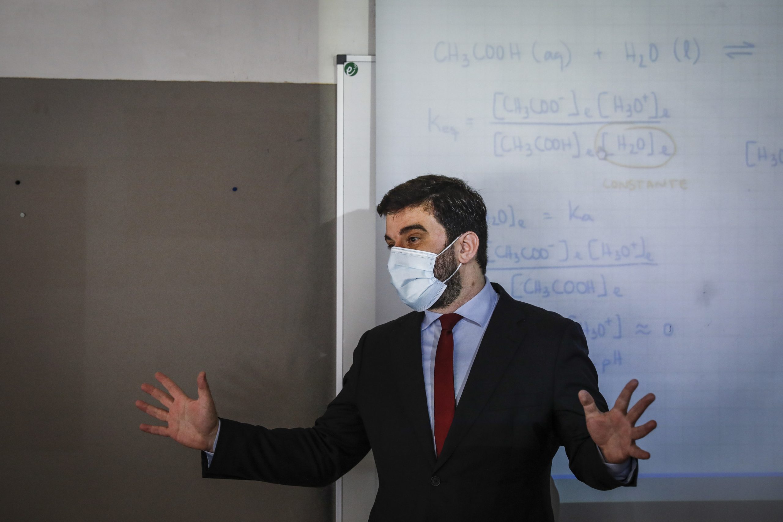 Sindicatos mais certos sobre regresso do ensino presencial, depois de reunião com Ministério