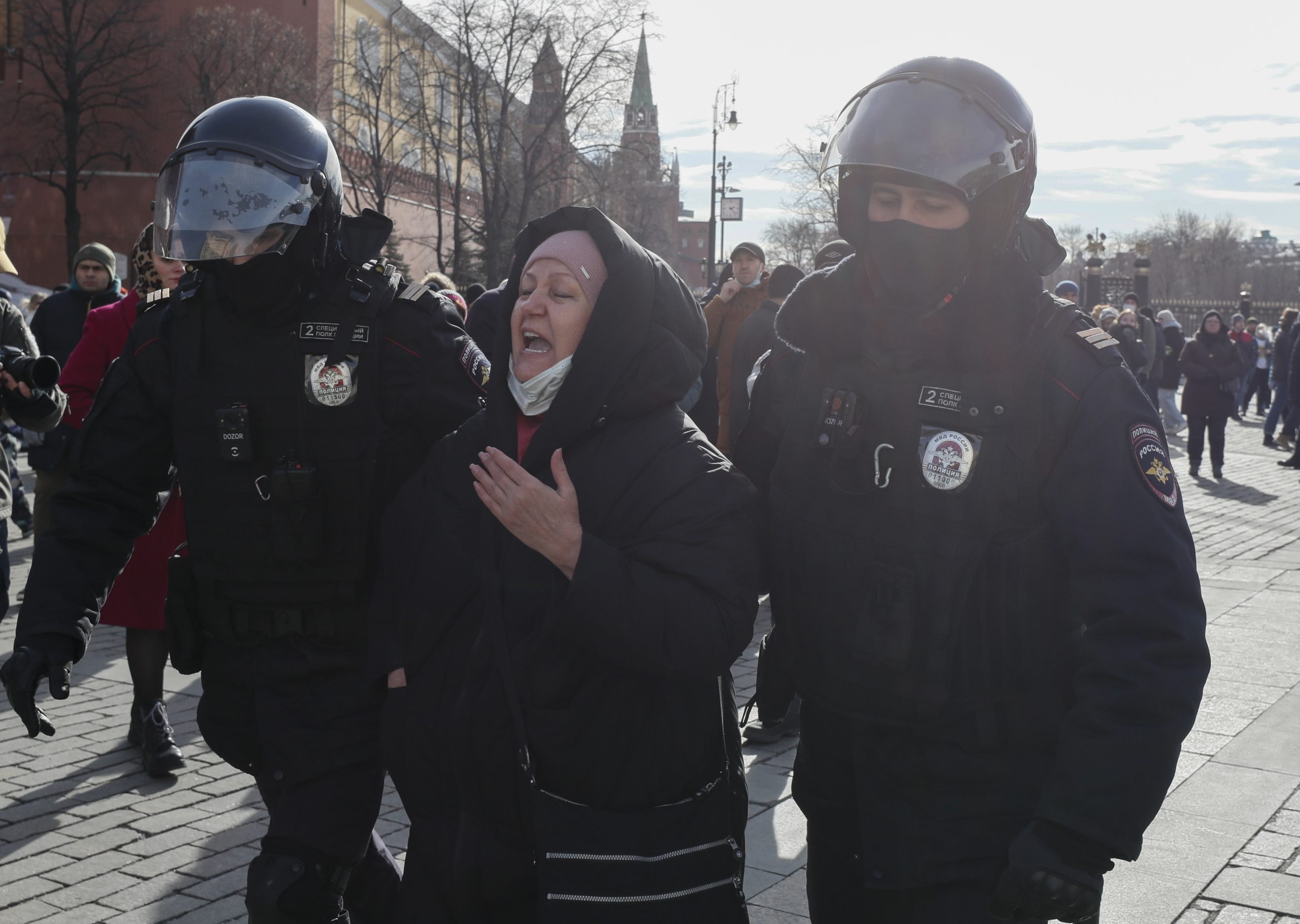 Mais de 4.600 detidos este domingo na Rússia em manifestações contra a guerra, segundo ONG