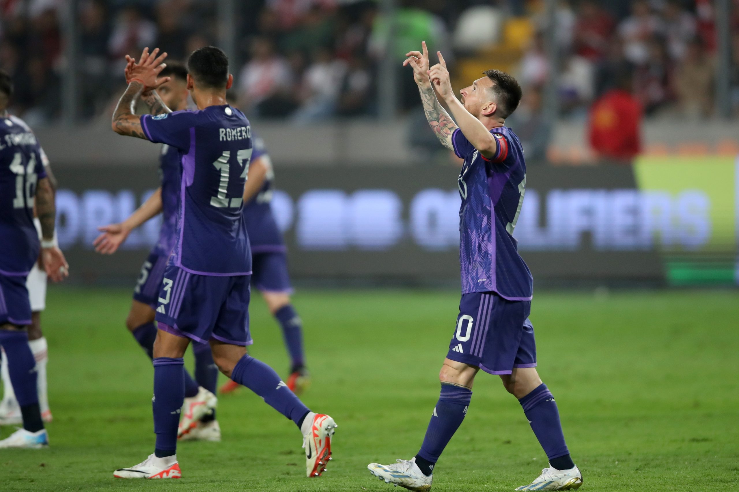 Argentina vence e Messi torna-se o melhor marcador da fase sul-americana