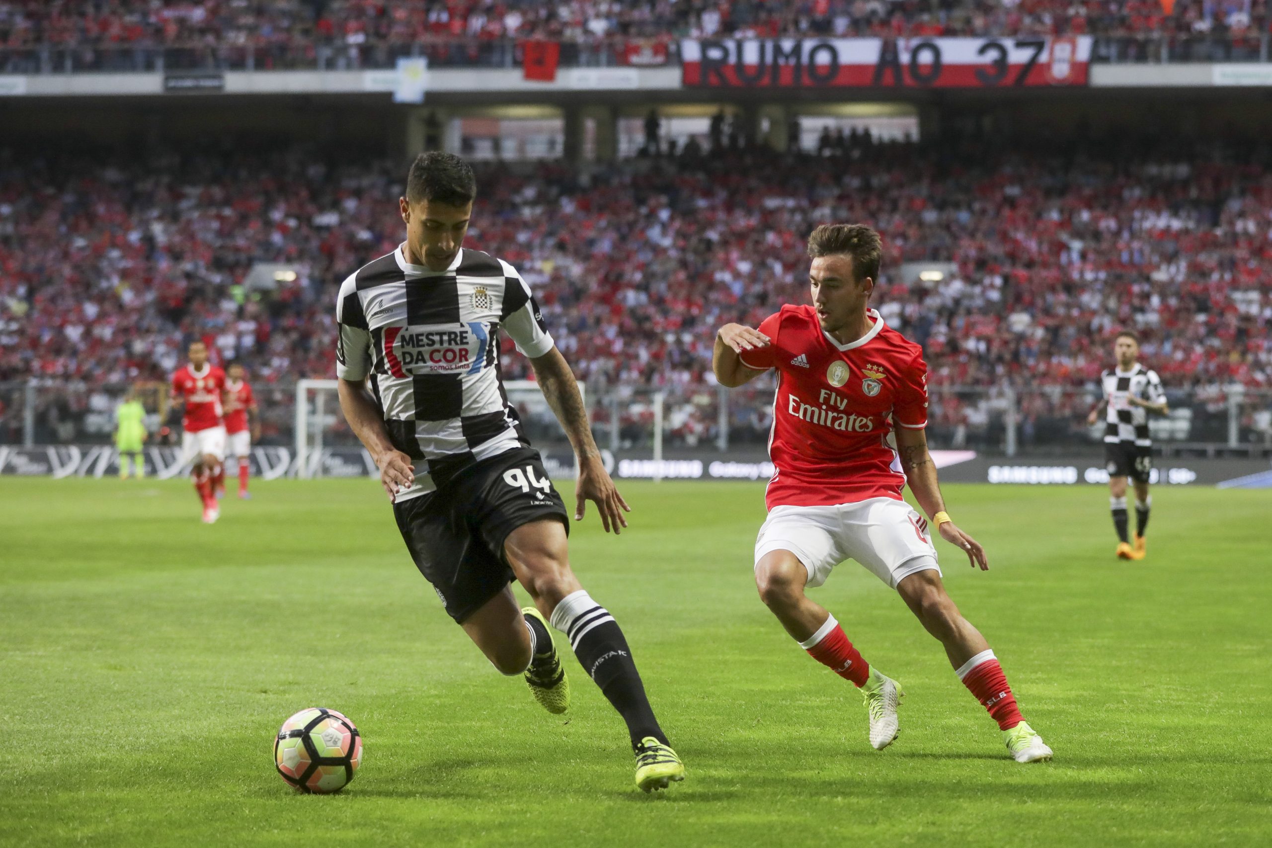 Benfica fecha campeonato com empate ao cair do pano