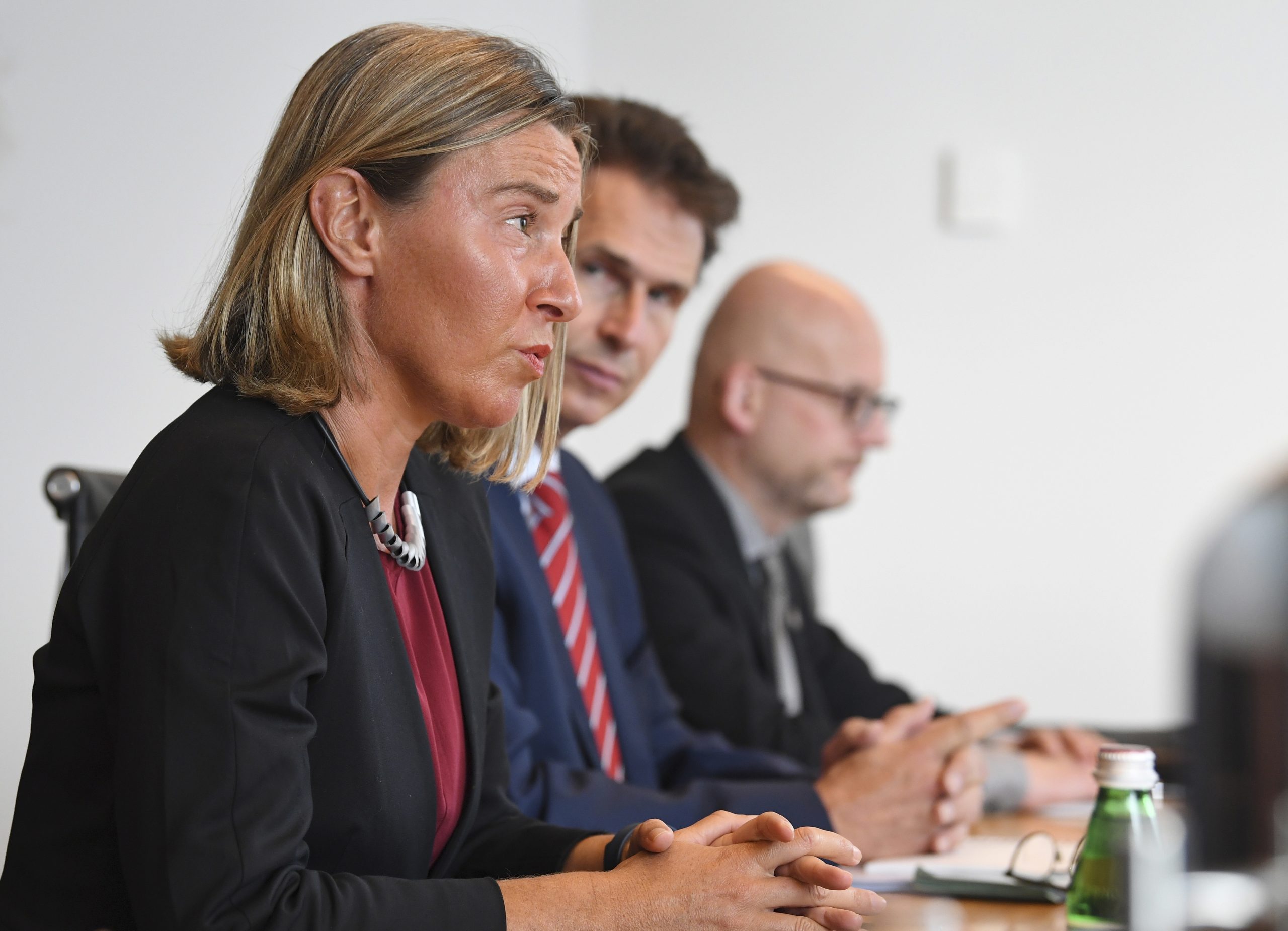 Comissária europeia quer que países da UE assumam maior responsabilidade na questão do imigrantes
