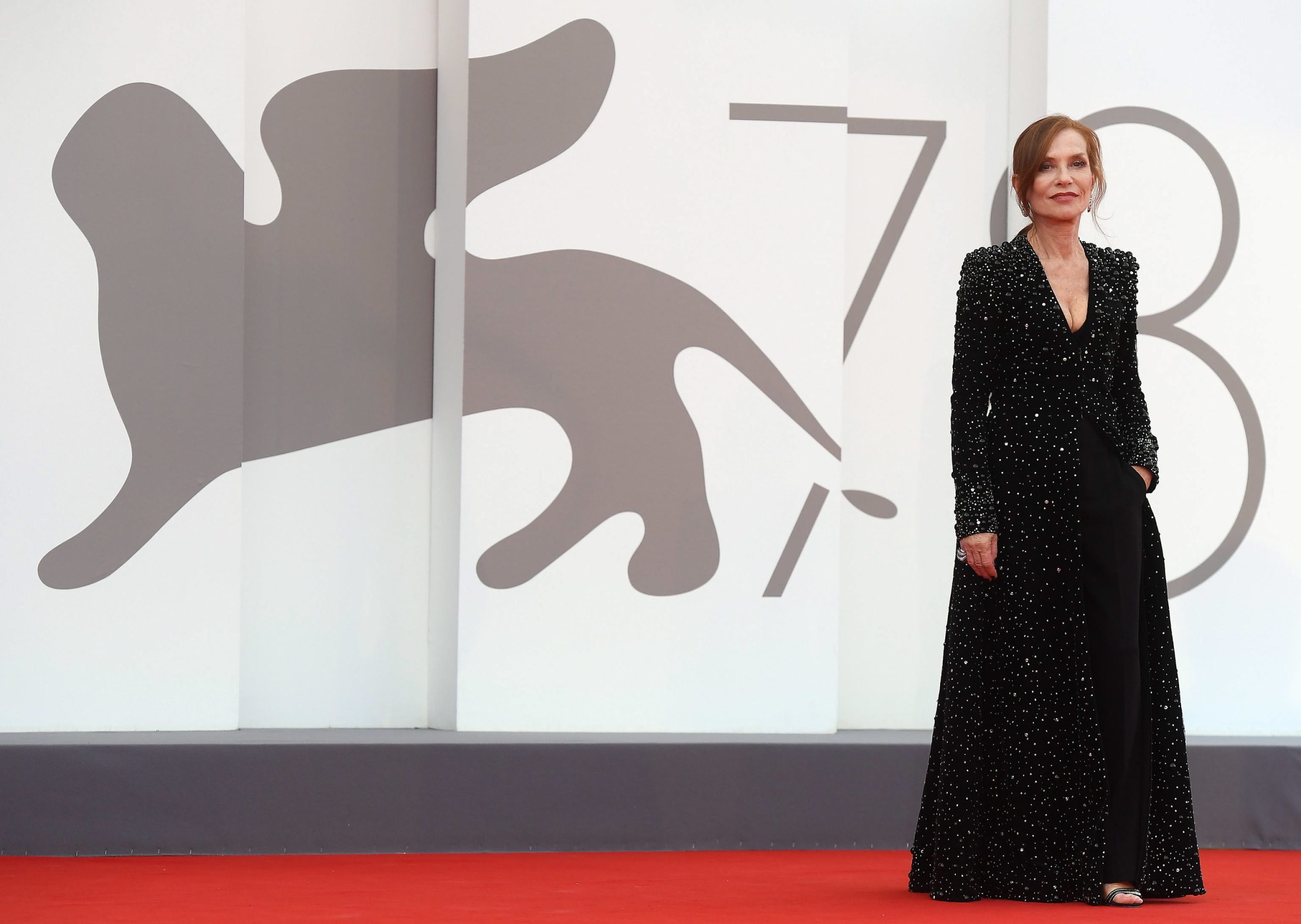 Isabelle Huppert recebe prémio de carreira no festival de Berlim