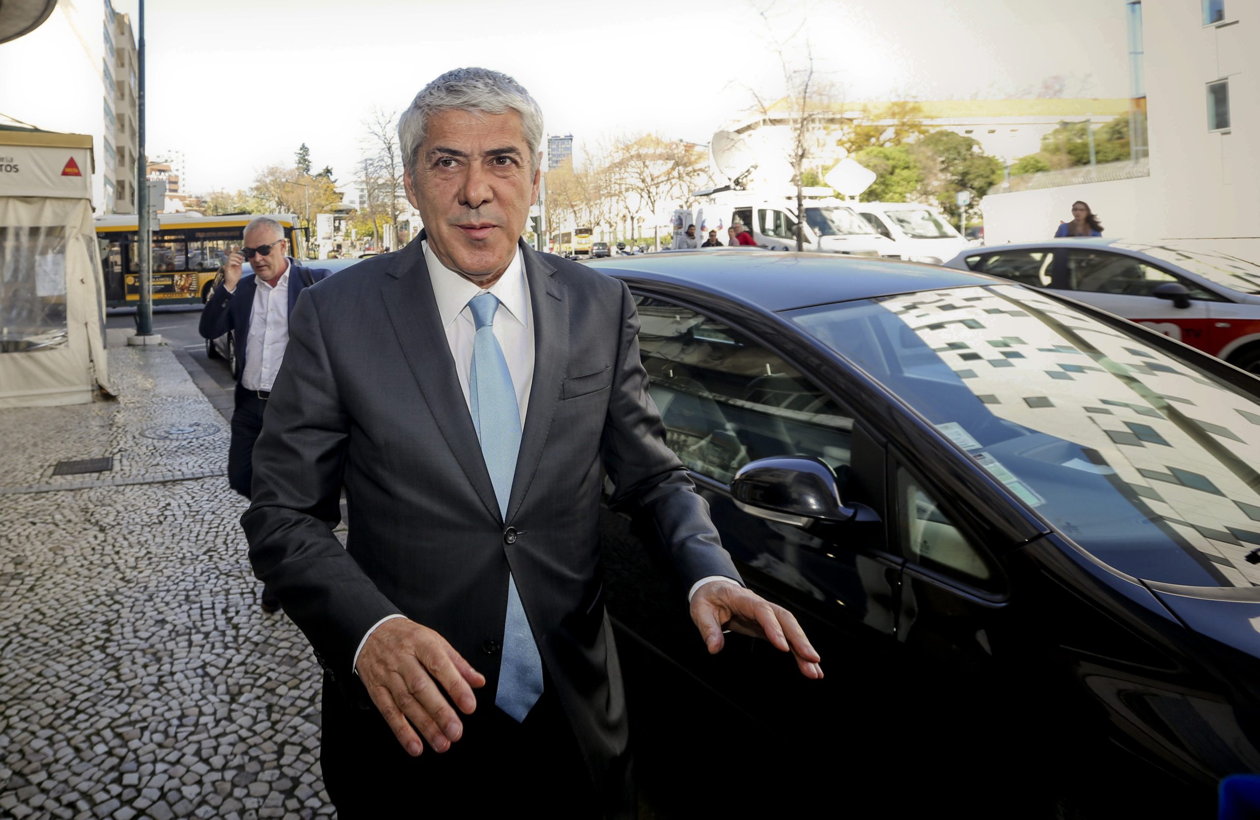 Defesa de Sócrates pede suspensão de decisão de Ivo Rosa